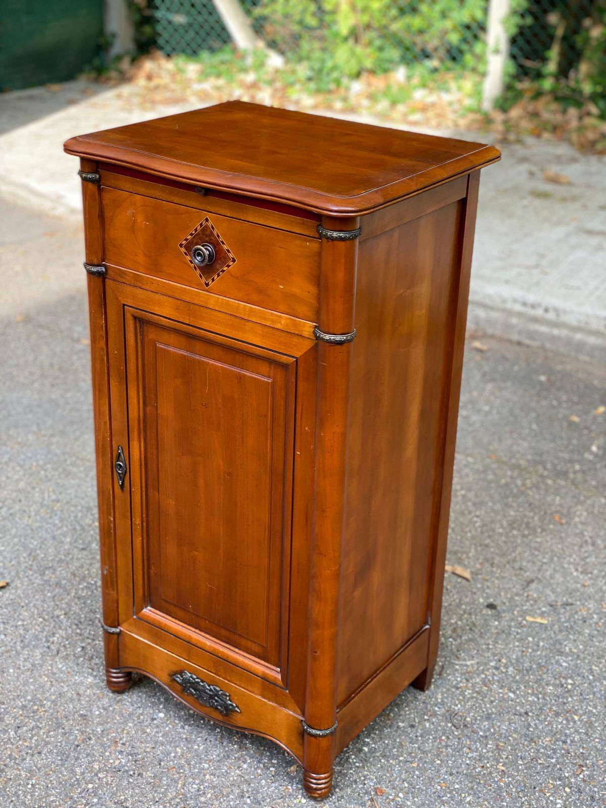 Commode, chevet en bois massif, 19ème siècle