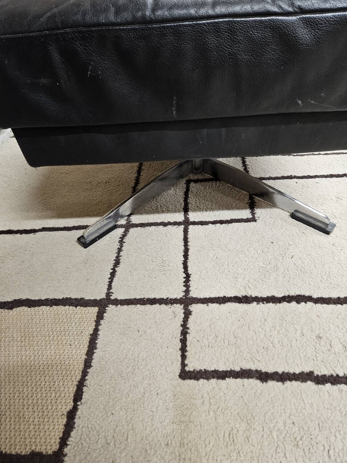 Black leather ottoman 1970 vintage