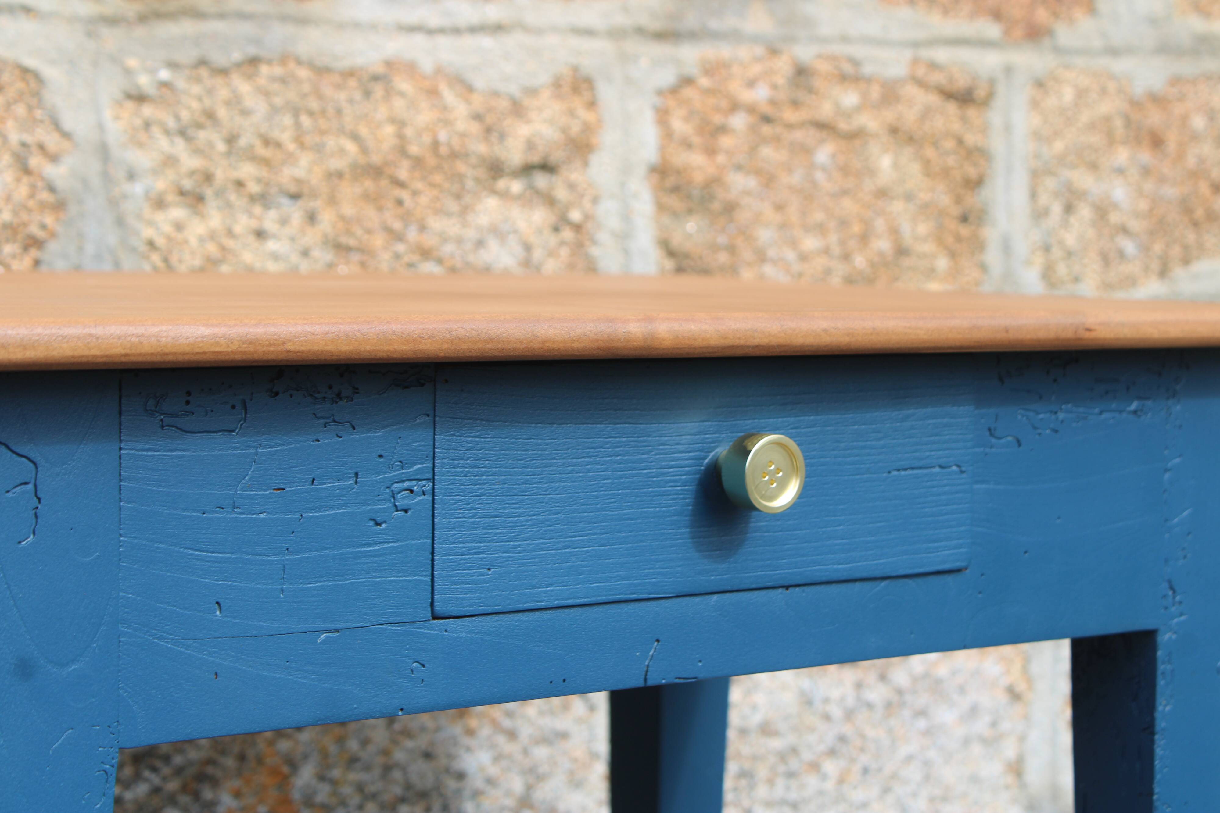 Table d’appoint ancienne rénovée – plateau bois naturel