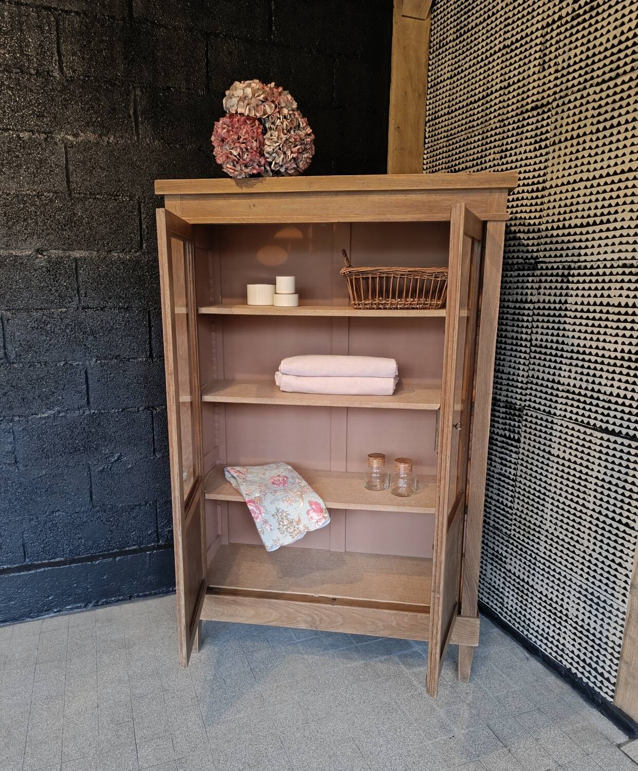 Antique display cabinet / vintage bookshelf
