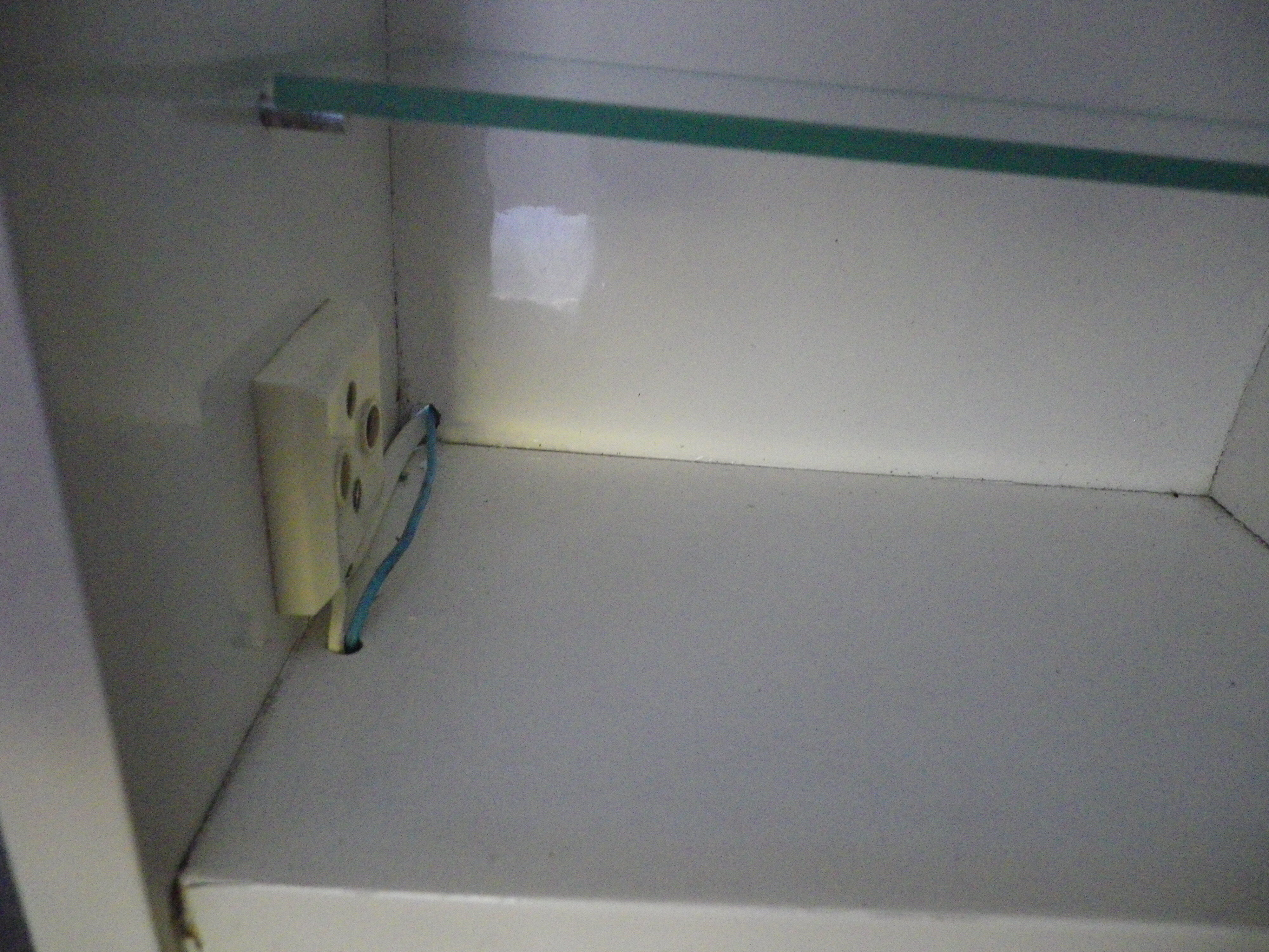 Pharmacy cabinet, 3 mirror doors, double lighting, power outlet and Bakelite switch