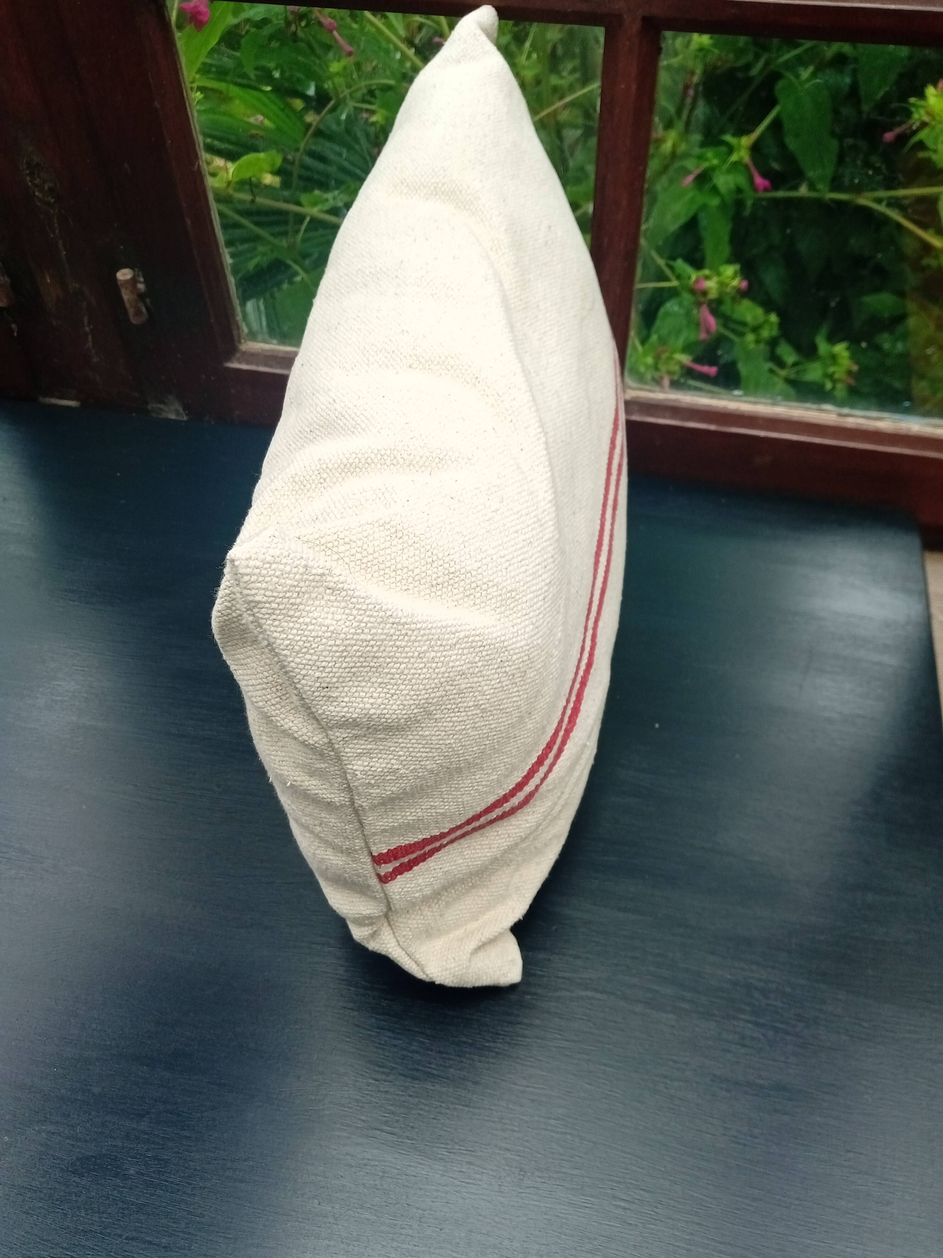 Coussin en chanvre à rayures rouges