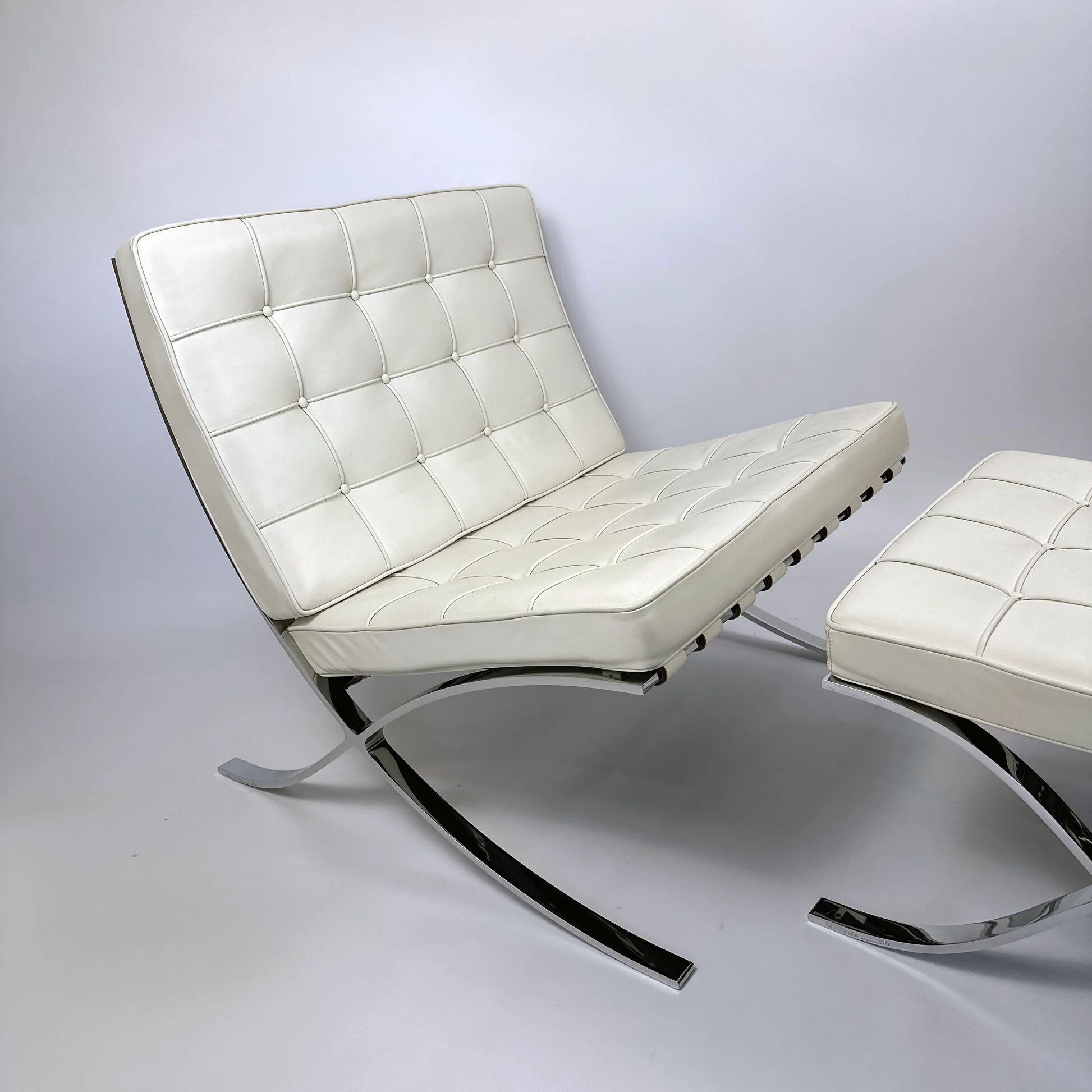 Barcelona chair and ottoman Knoll original — Mies van der Rohe