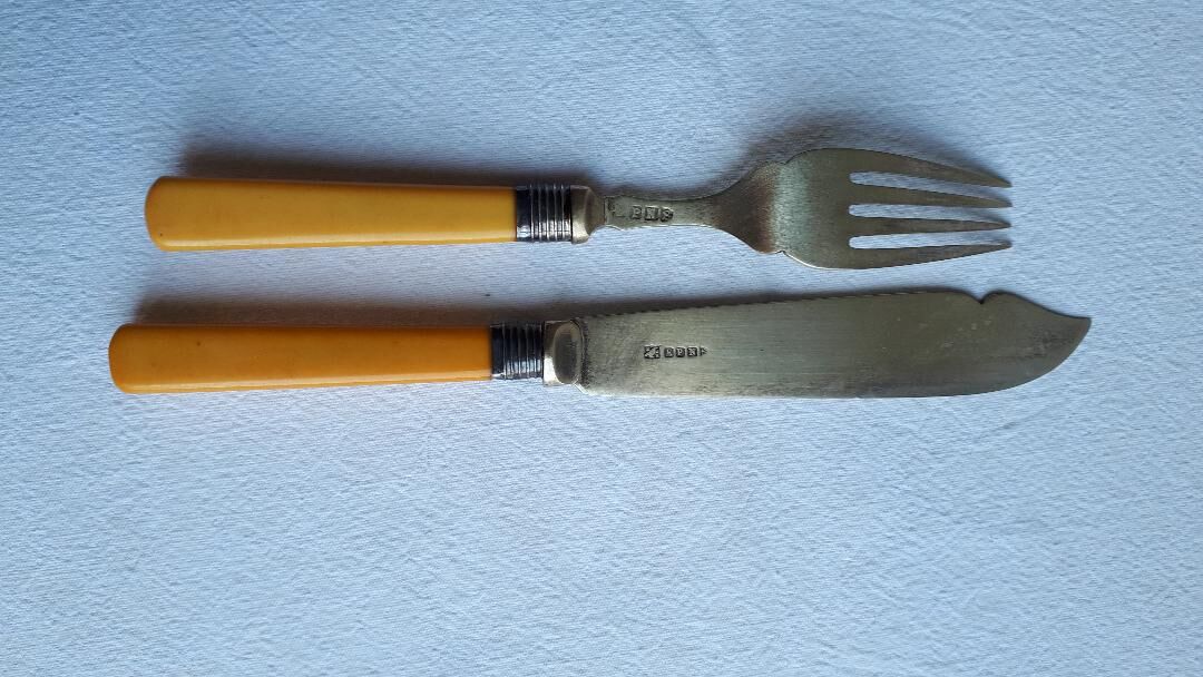 Fish cutlery in a box