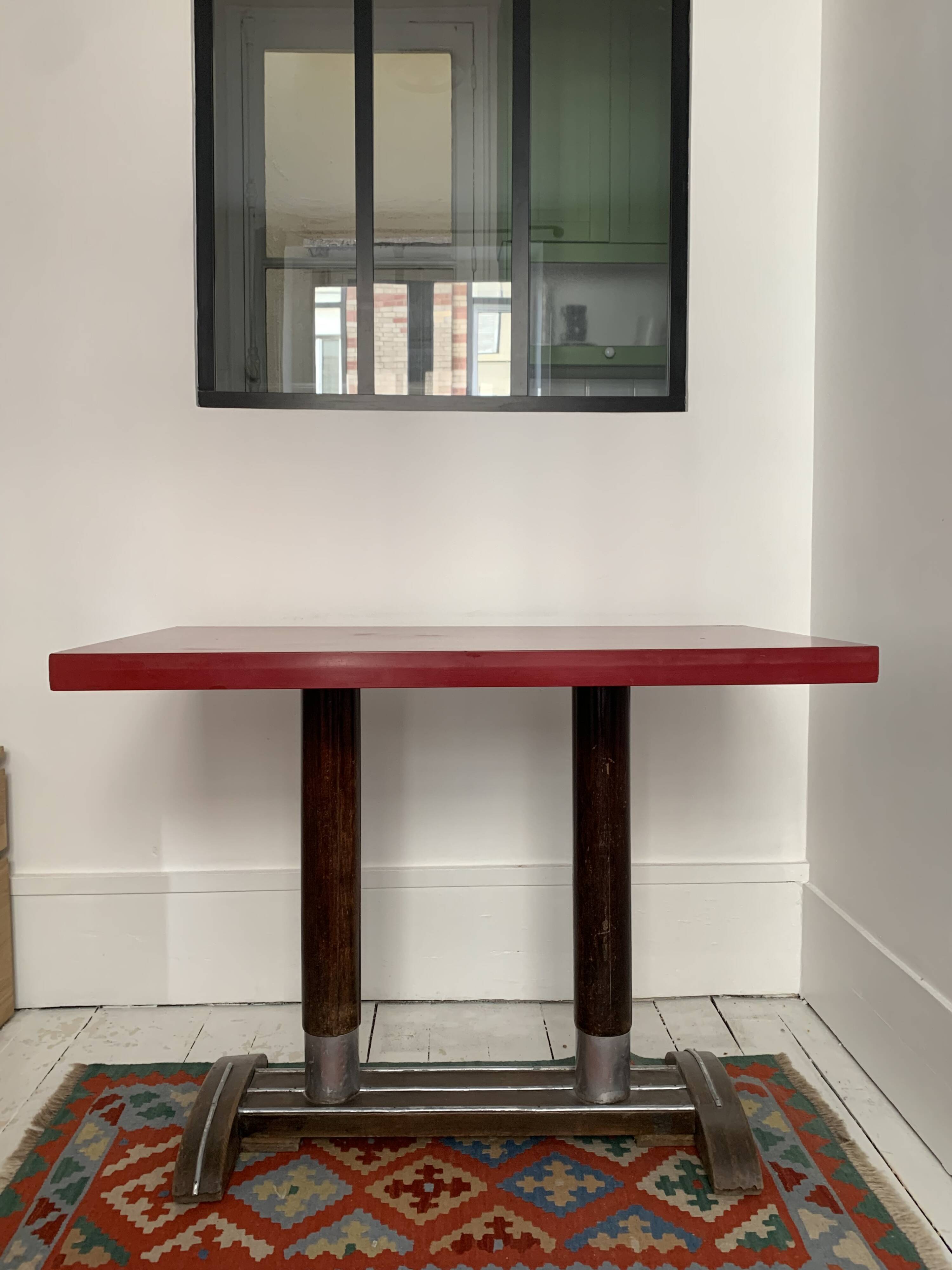 Bistro table in Formica