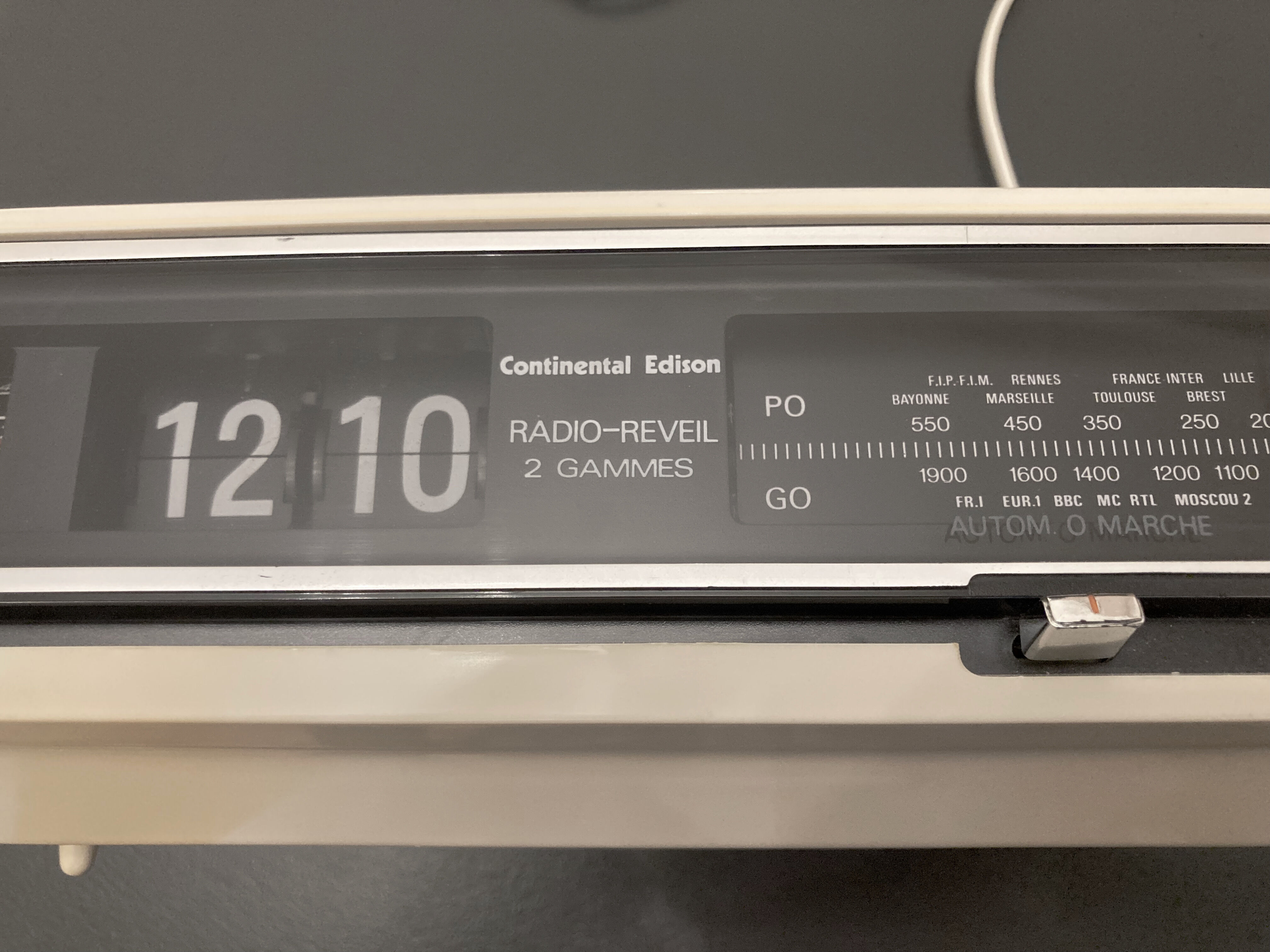 Radio vintage reveil a unfolding Continental Edison 1973