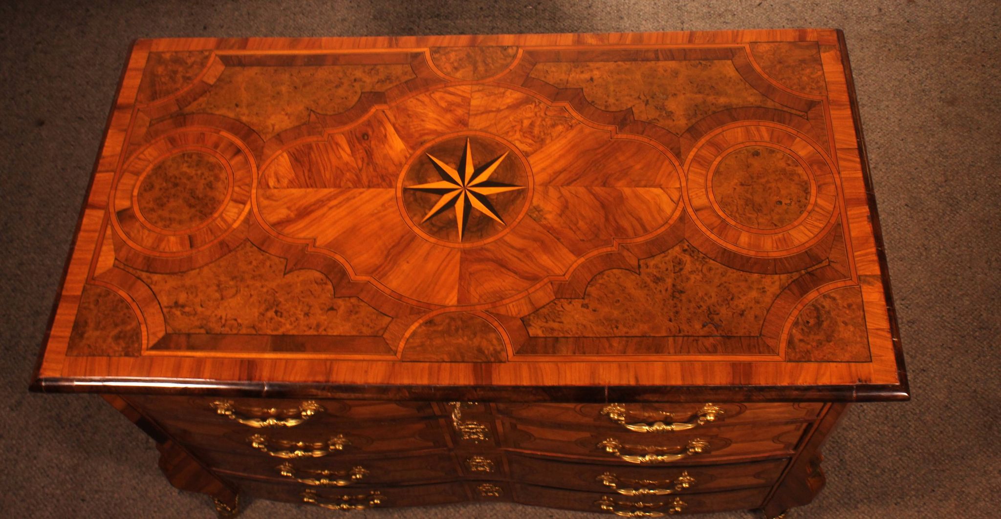 Mazarine chest of drawers from the early 18th century
