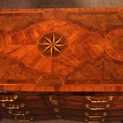 Mazarine chest of drawers from the early 18th century