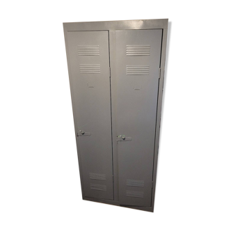 Locker with 2 metal lockers