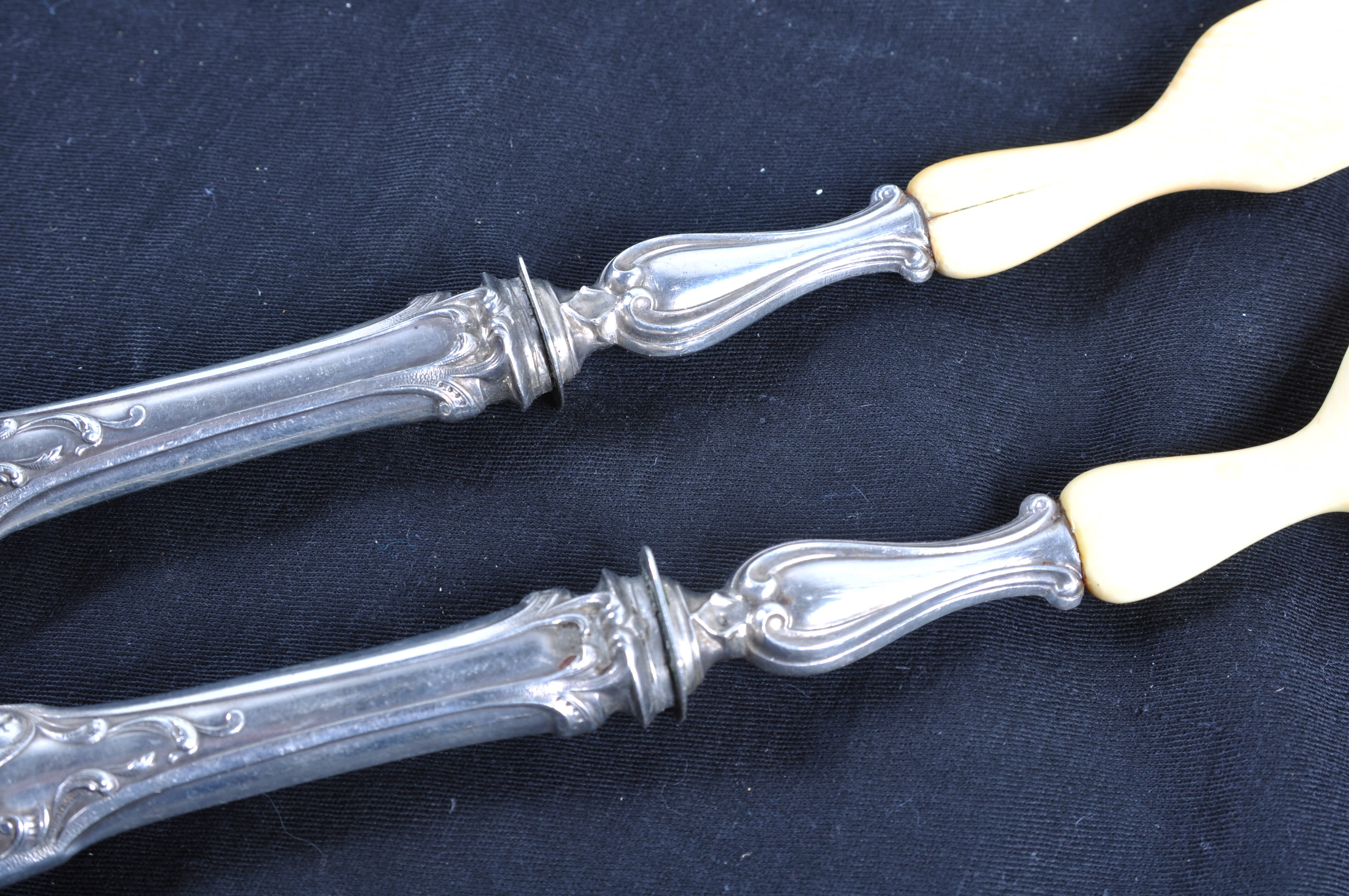 Salad serving set in antique ivory, silver-plated handle.