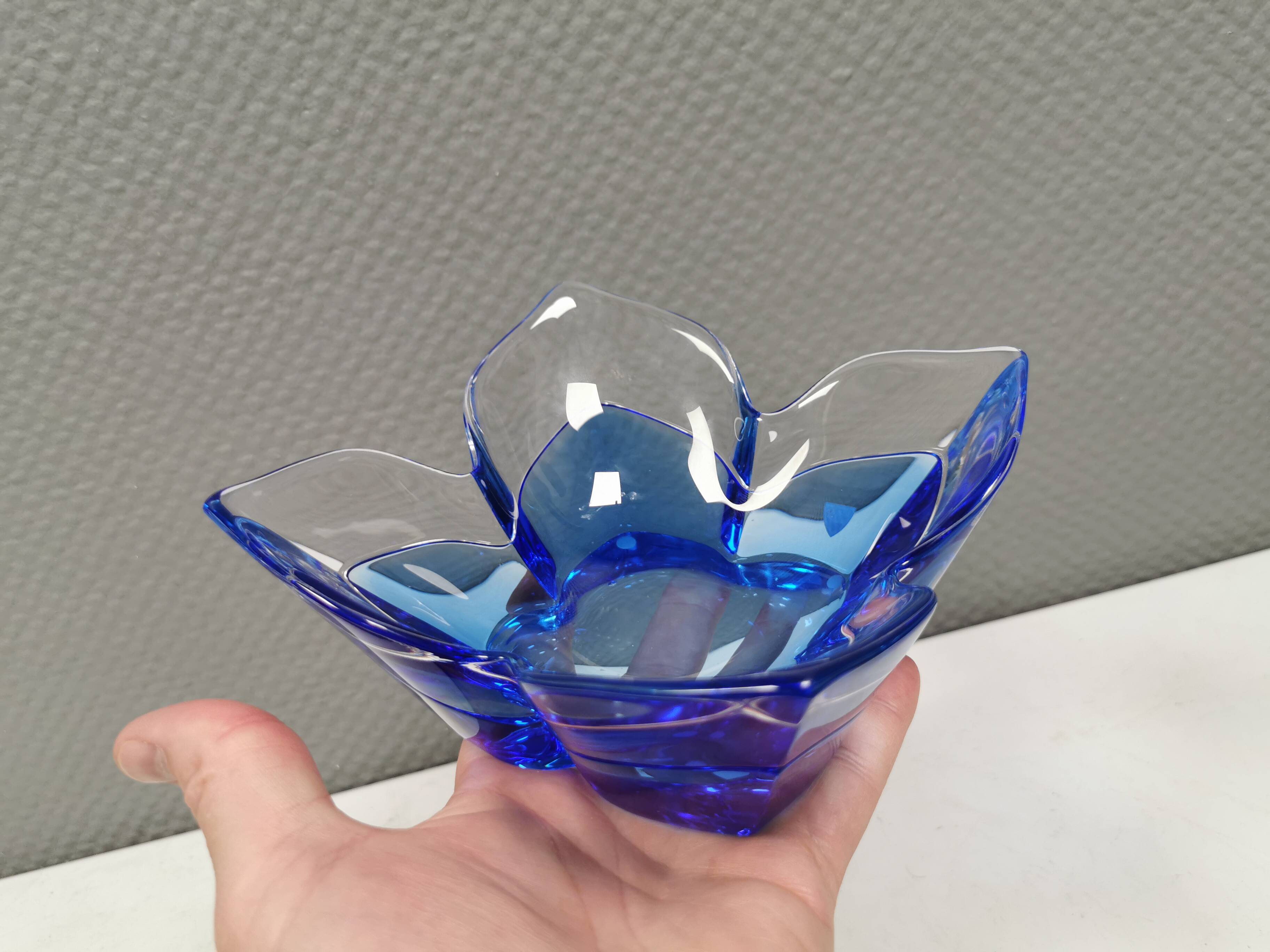 Lotus Glass bowl in mouth-blown glass from Swedish Orrefors 1988.