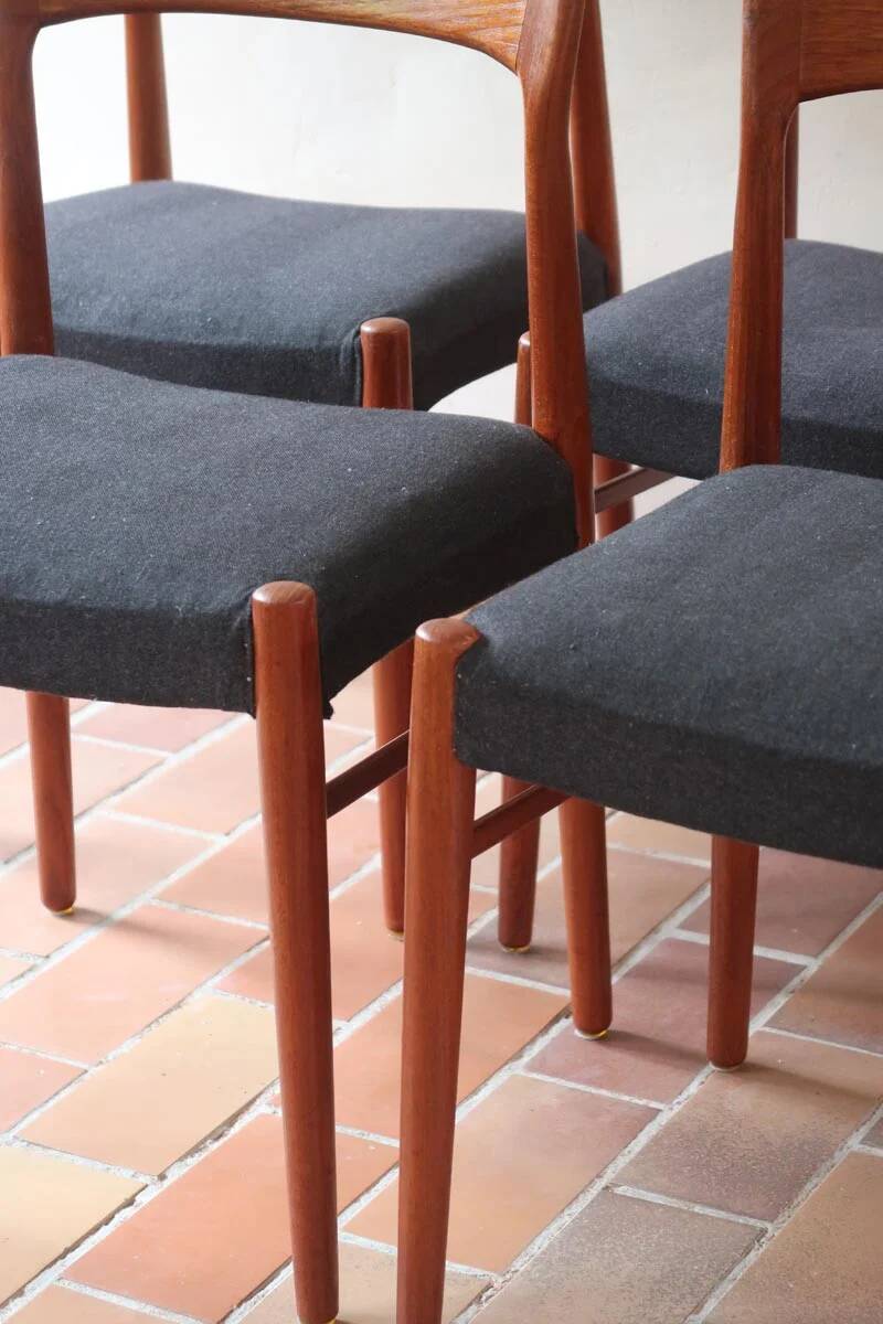 4 vintage Scandinavian chairs in teak and blue fabric - Model 26 by Henning Kjærnulf
