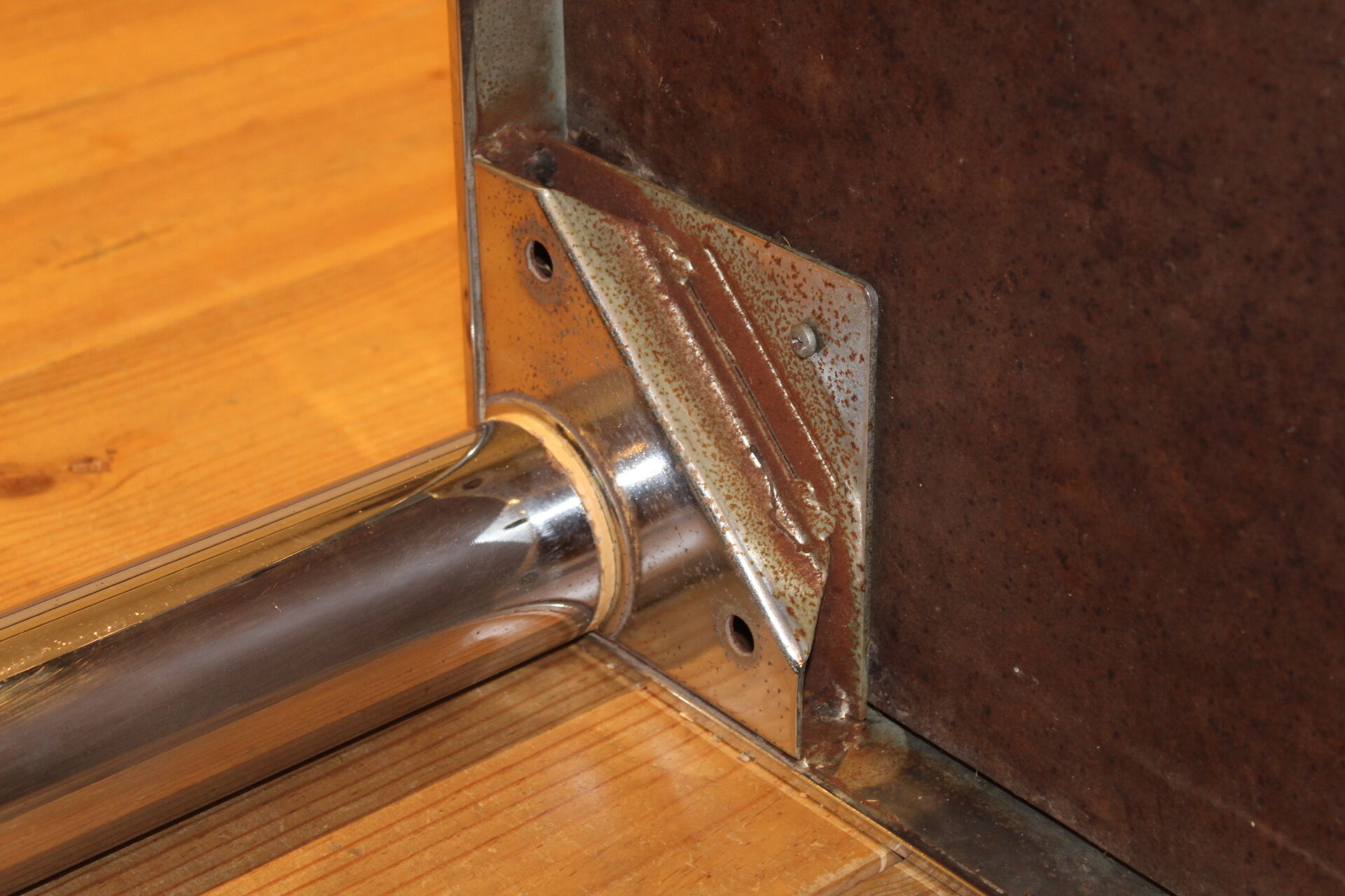 Table from the 70's formica in white and stainless steel