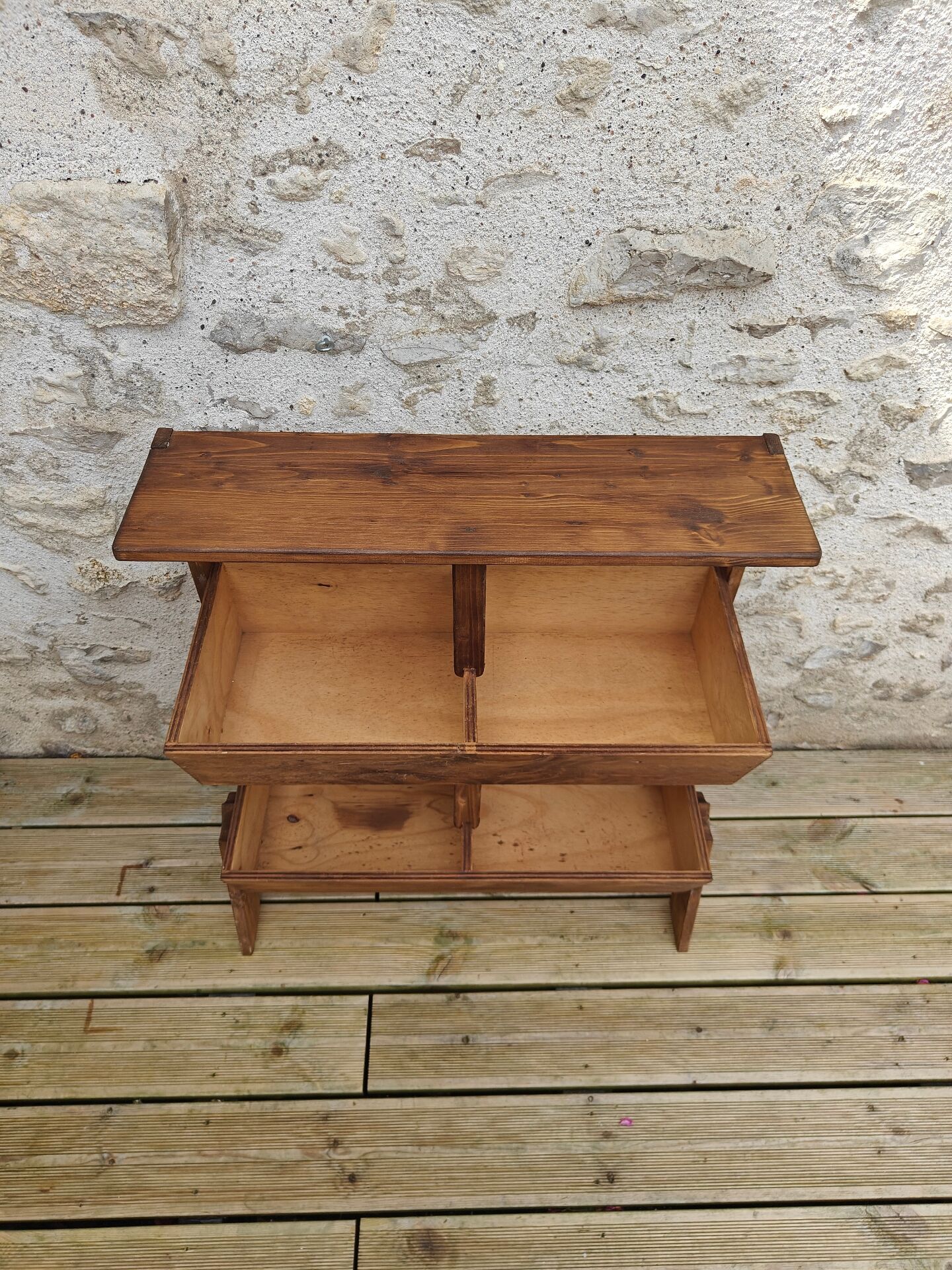 Kitchen unit with compartments, vegetable rack