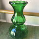 Vase en verre vert
