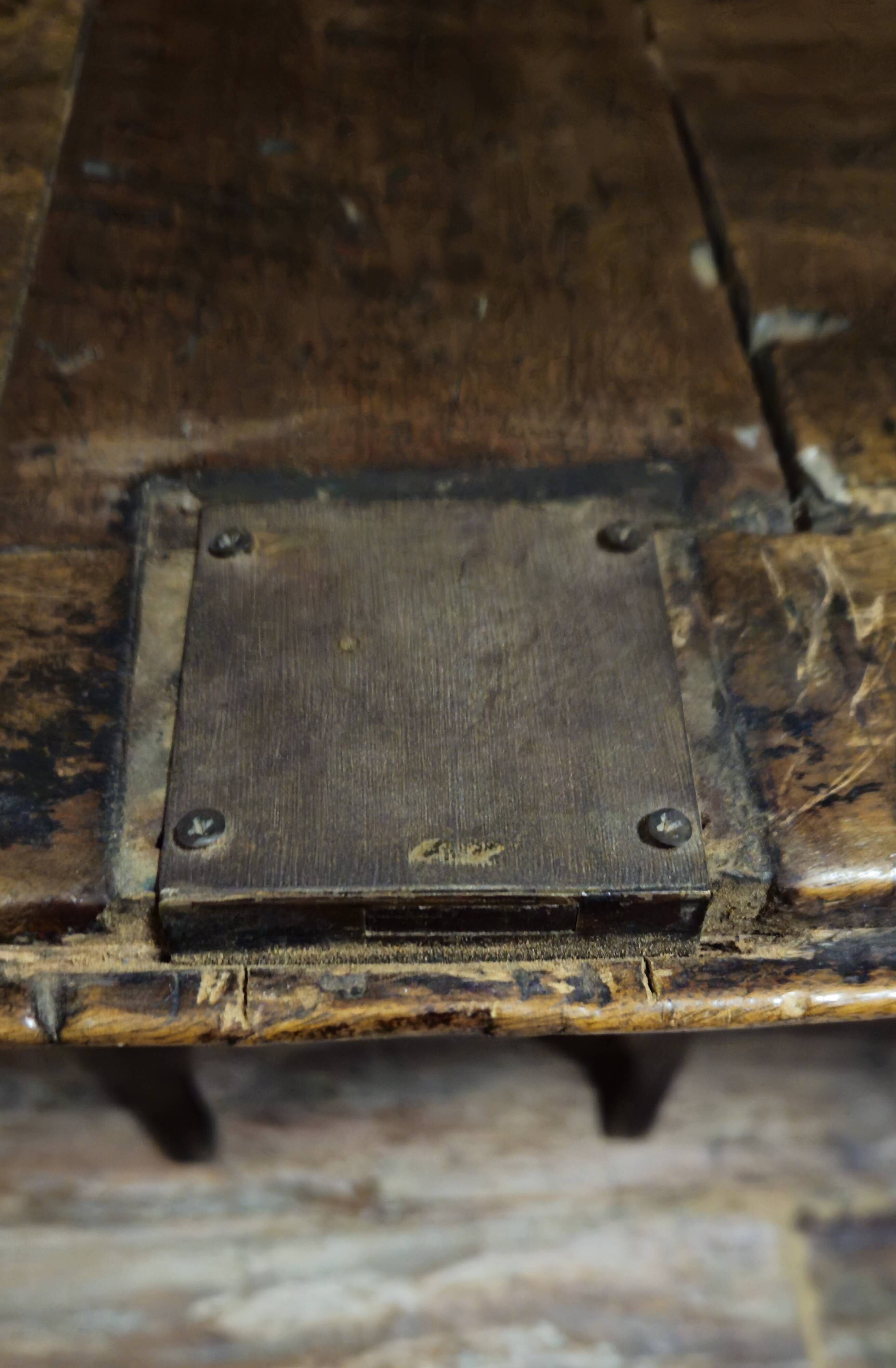 Antique curved secretary desk, Louis XV style, made of solid wood and marquetry.