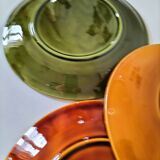 Set of green and amber enamelled plates
