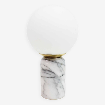 Lampe à poser en marbre blanc et verre