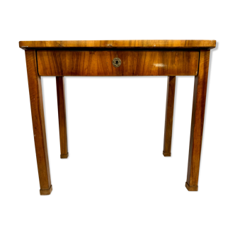 Biedermeier desk in 19th century cherry veneer