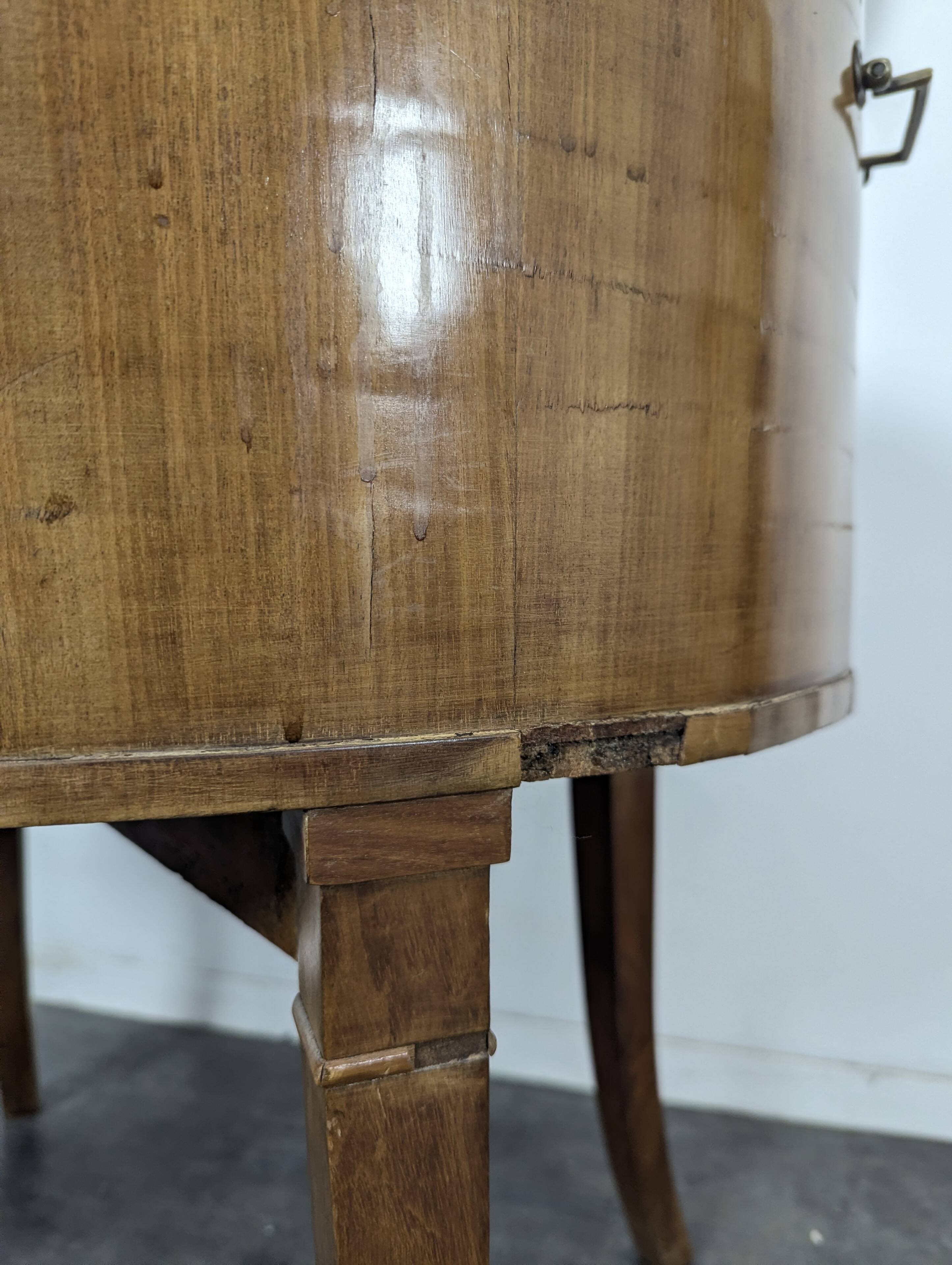 English Cellaret Bar Cabinet in Mahogany, Georgian period