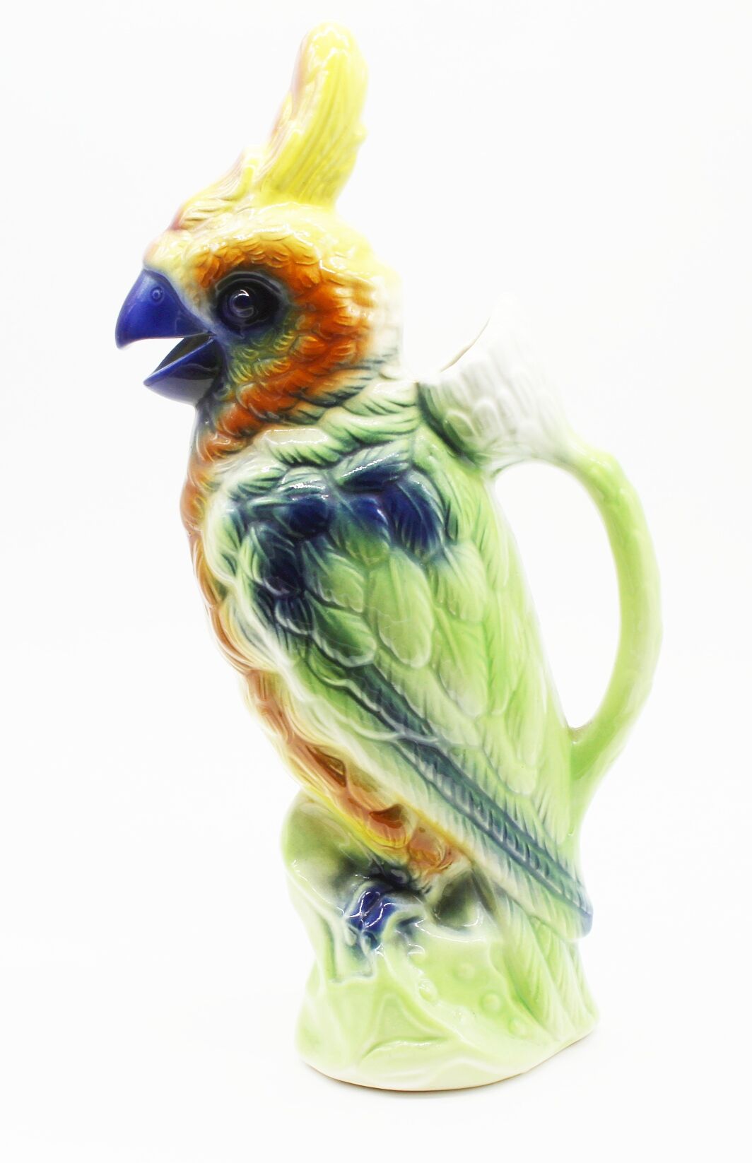 Parrot carafe in dabbling