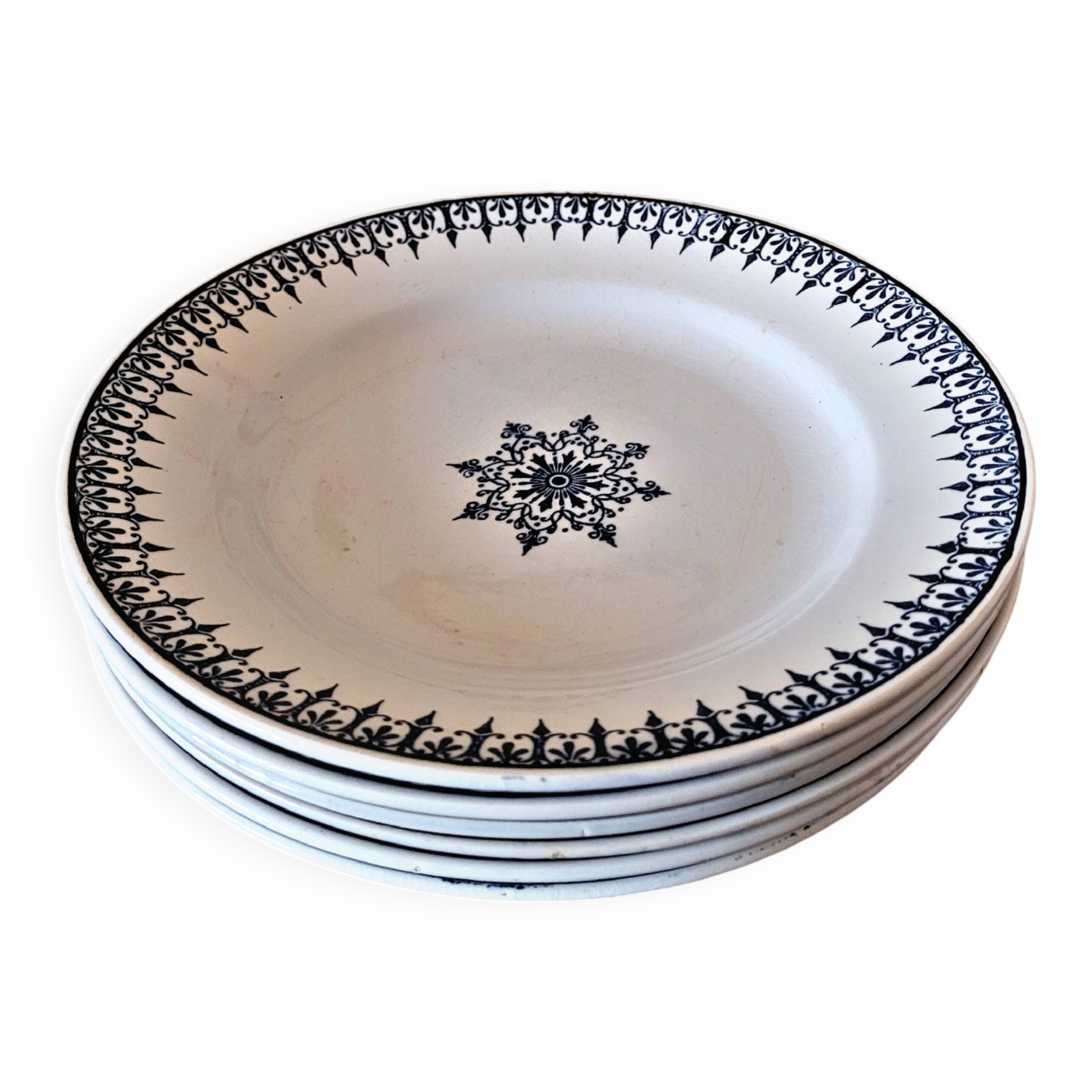 Saint Amand Primax flat plates, blue ironstone with Arabesque decoration.