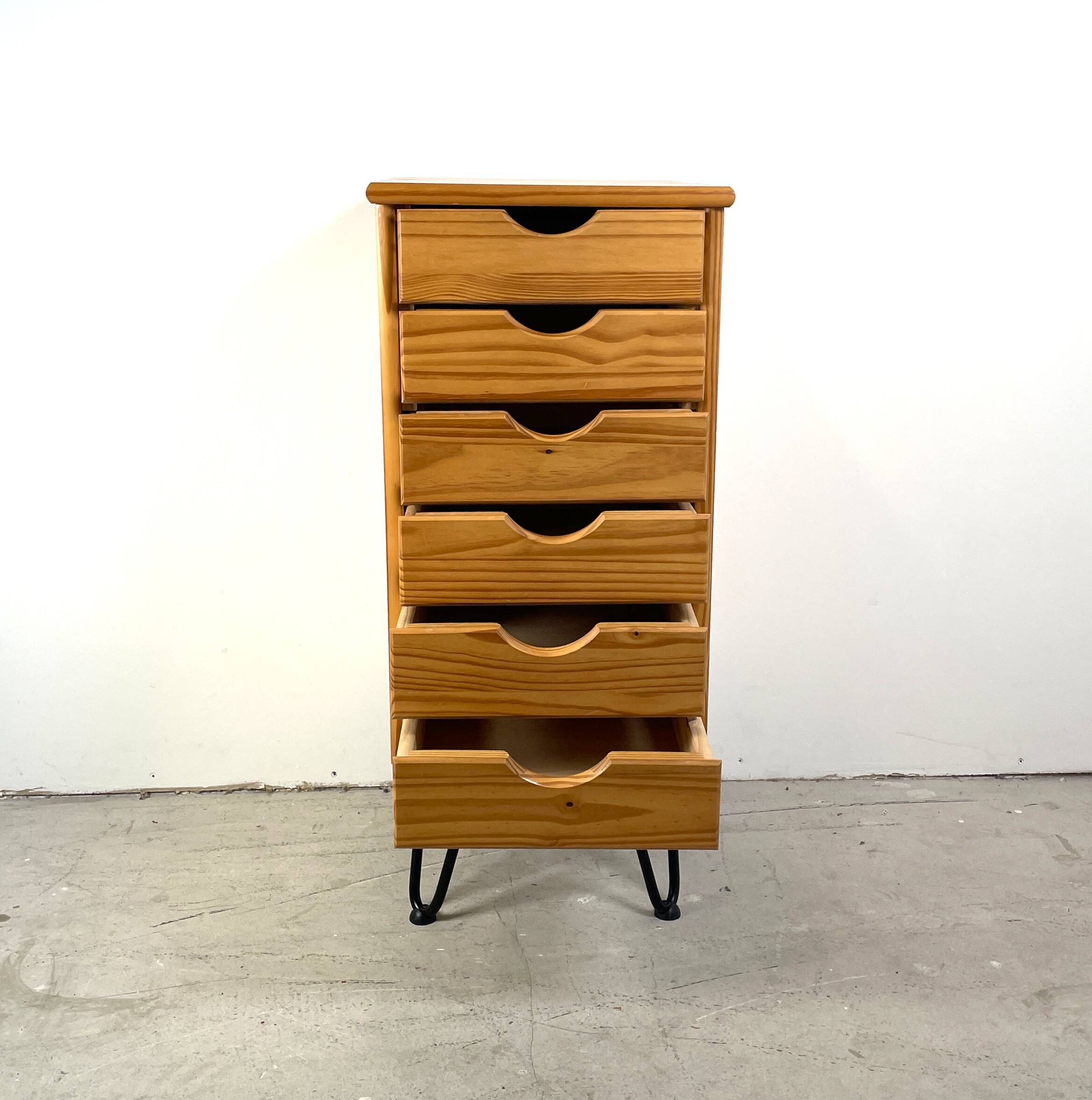 Commode sur pieds en épingle à cheveux, style scandinave