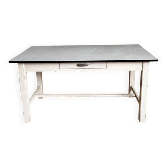 Farm table in formica