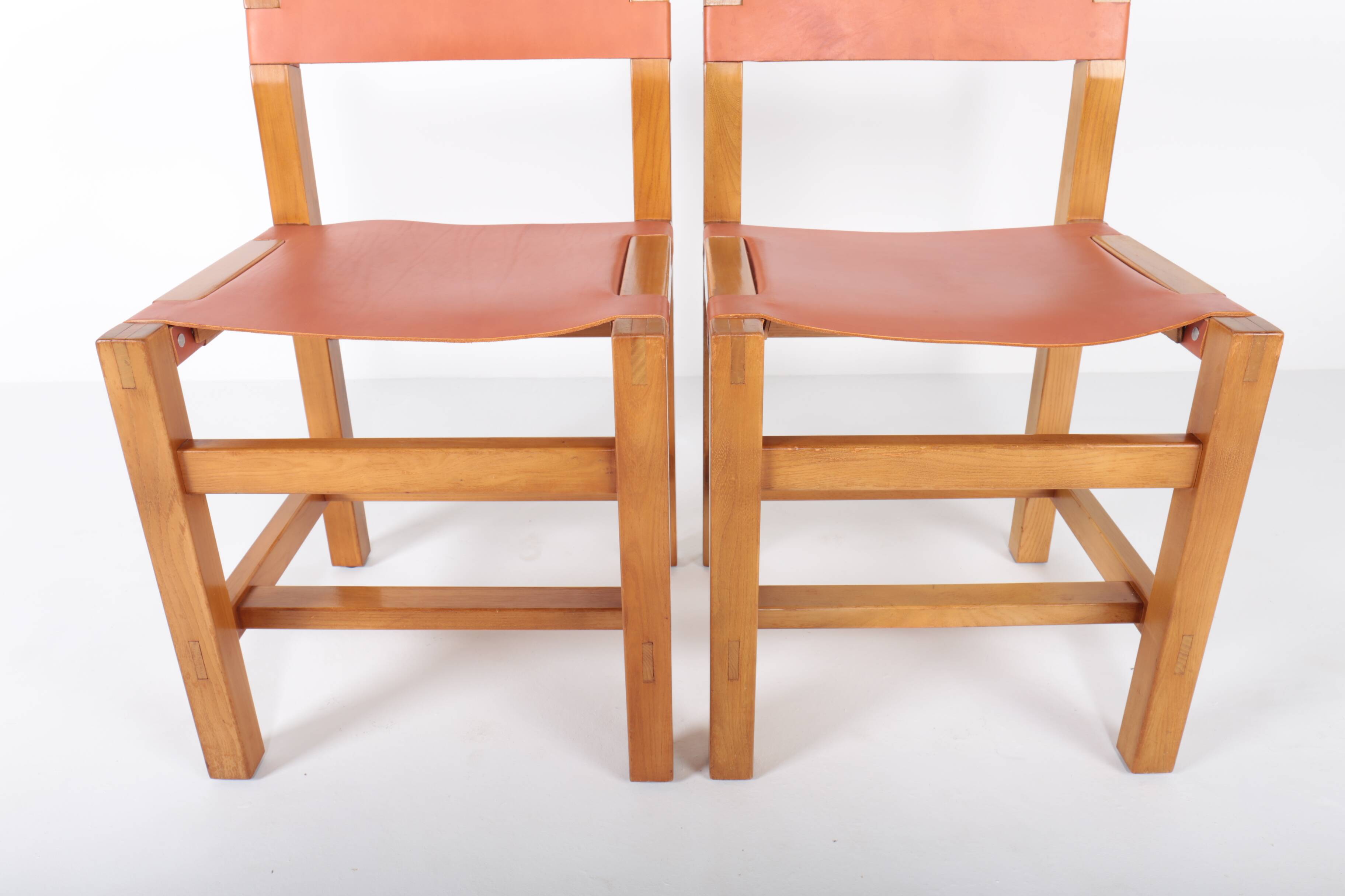 Set of 6 chairs in elm and leather Maison Regain edition