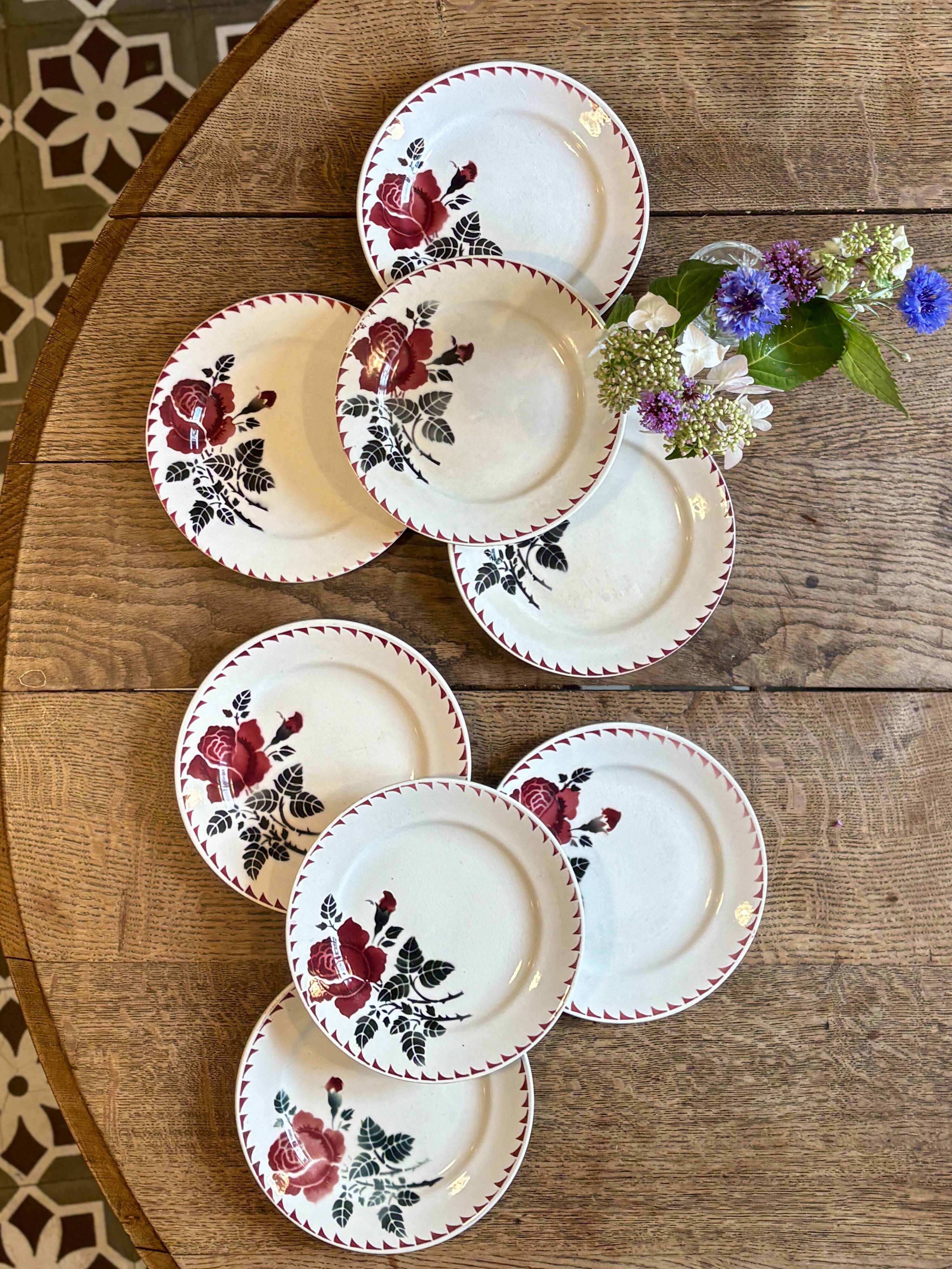 set of 8 vintage dessert plates L'amandinoise