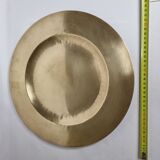 Deux plats en laiton massif, 35 cm