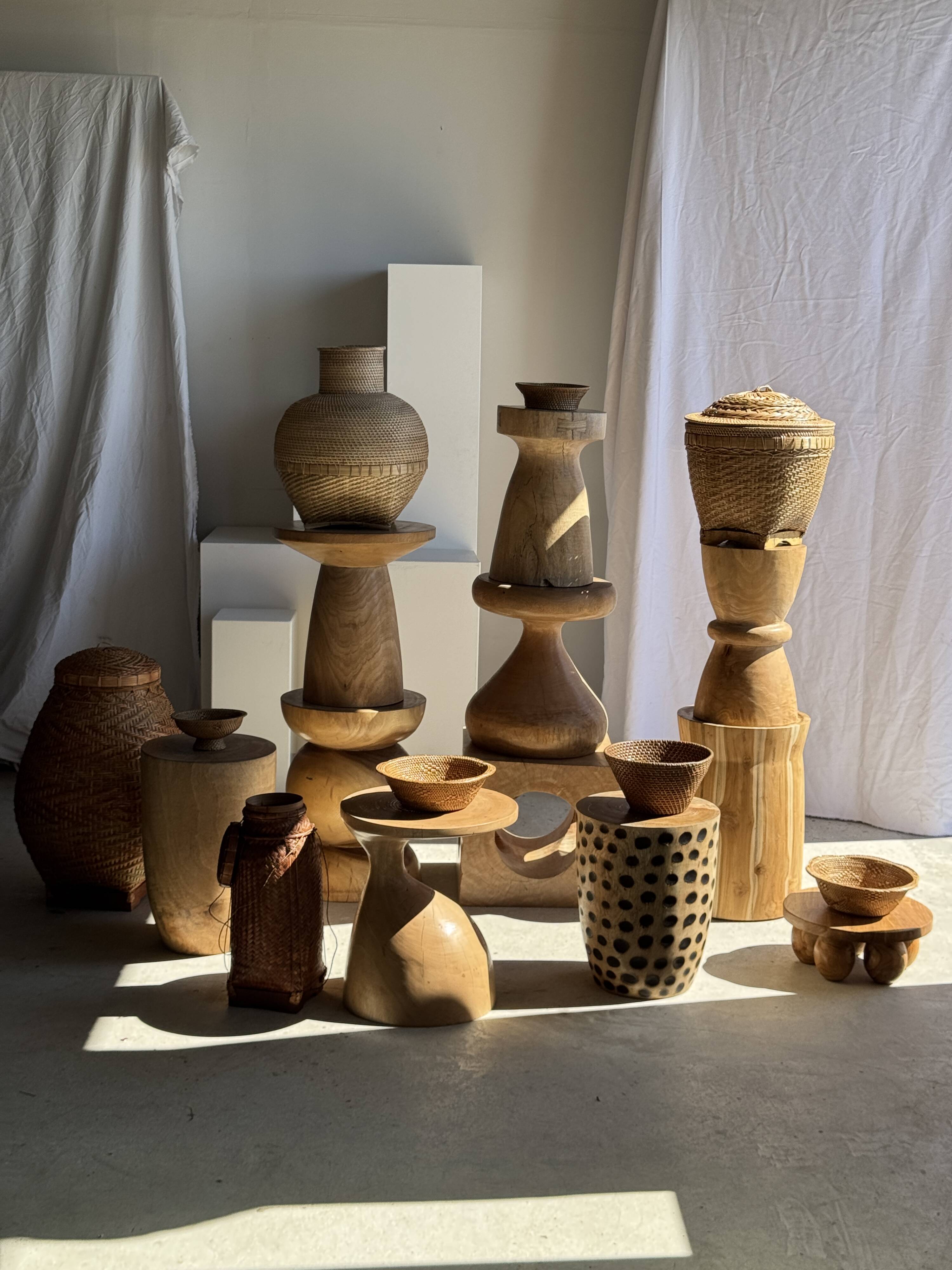 Stool, side table, end table in solid suar wood, spheres H50 D39.