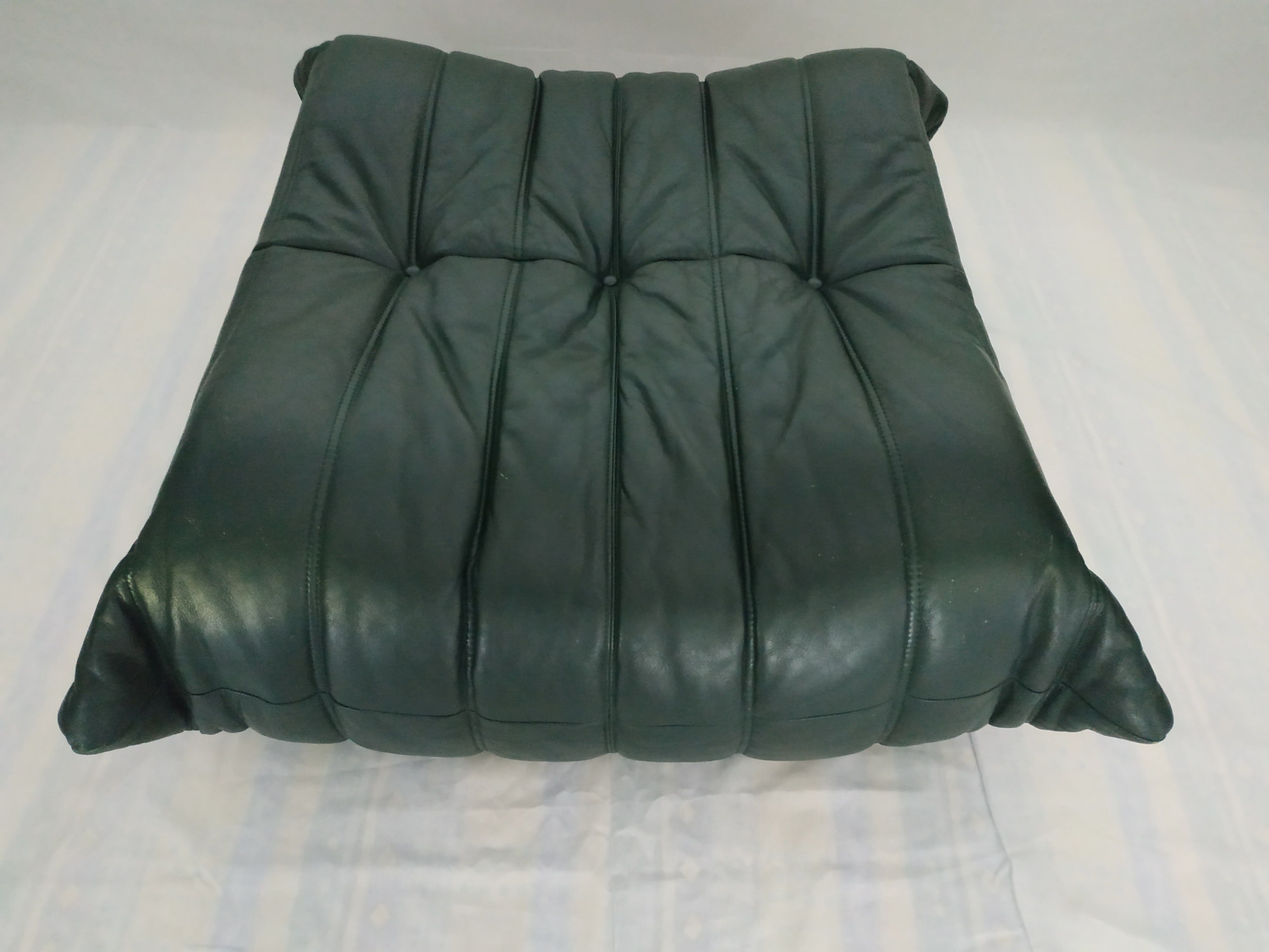 Ottoman "Togo" leather by Michel Ducaroy for Ligne Roset