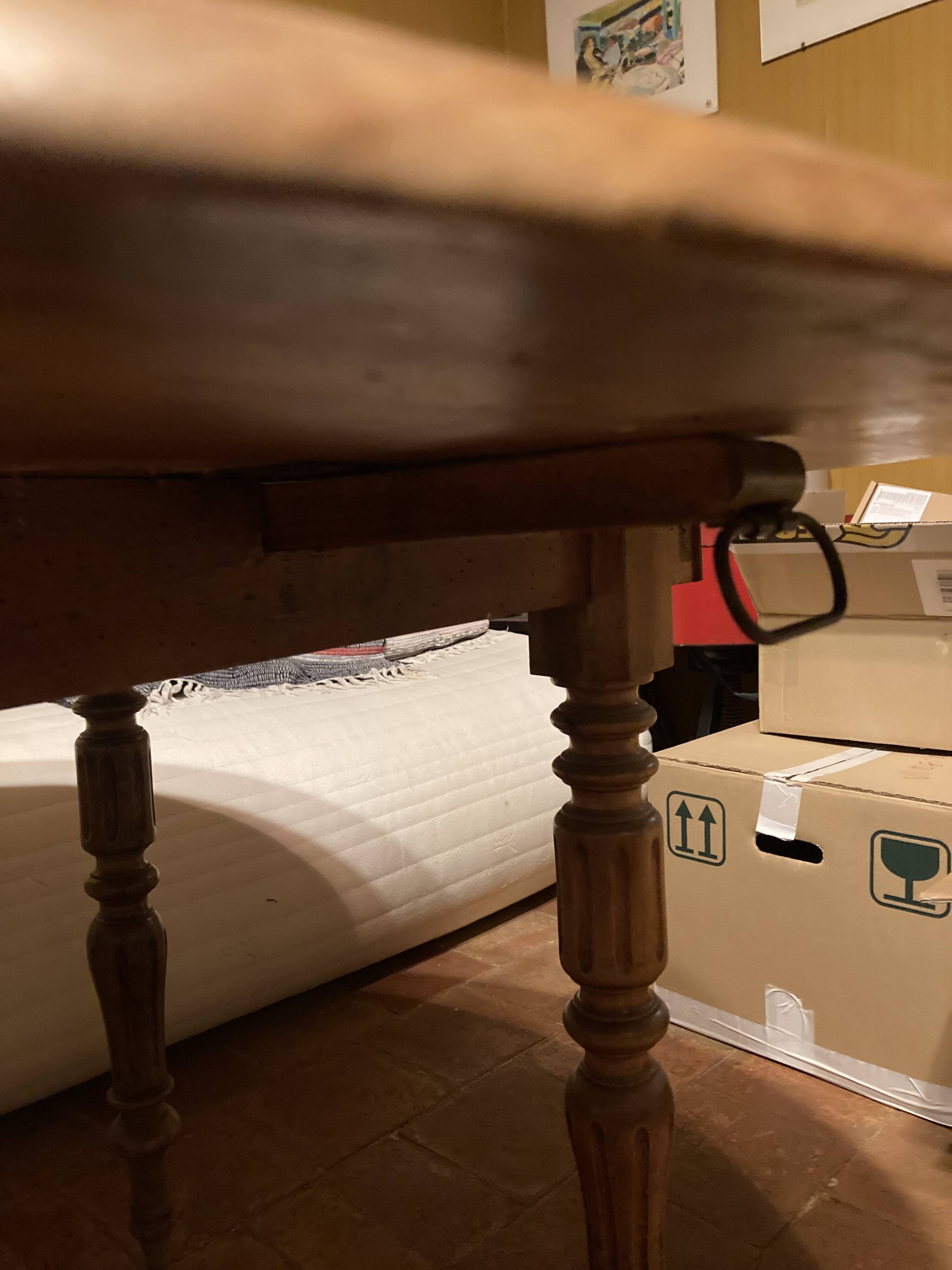 Louis Philippe Round Table