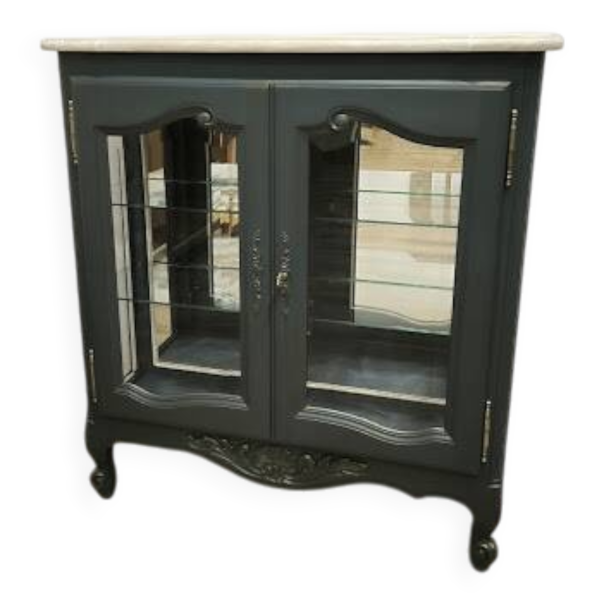 Low display cabinet in regence style