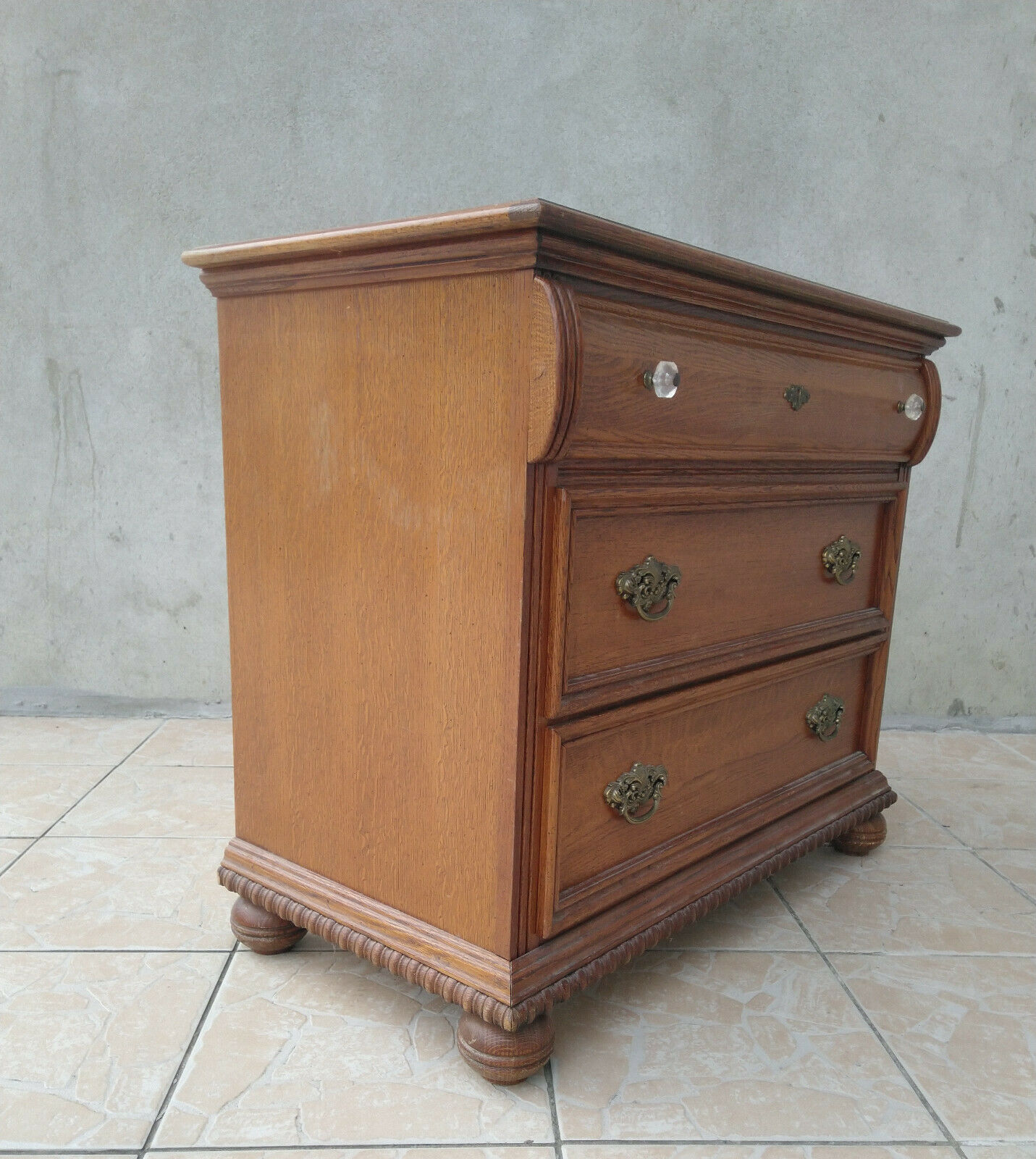 Victorian Lexington oak dresser