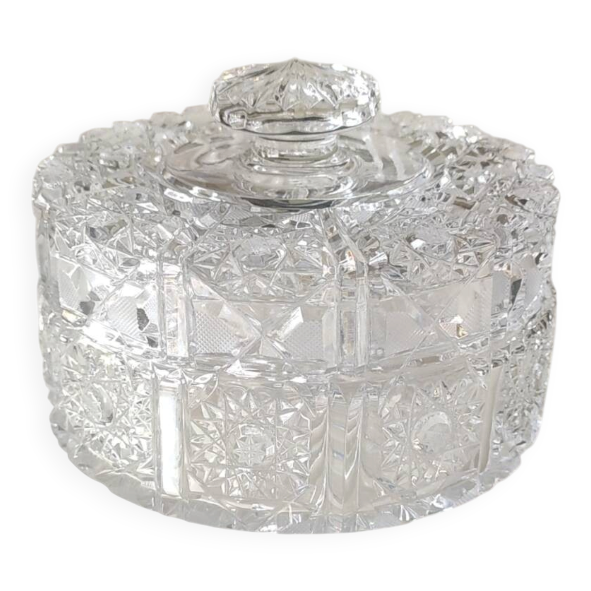 Bonbonnière ronde Cristal Bohème taillé. Motifs étoilés . Diam 15 cm