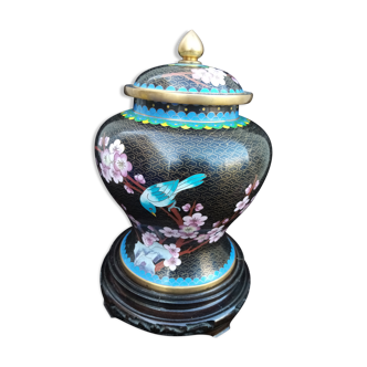 Chinese vase in partition