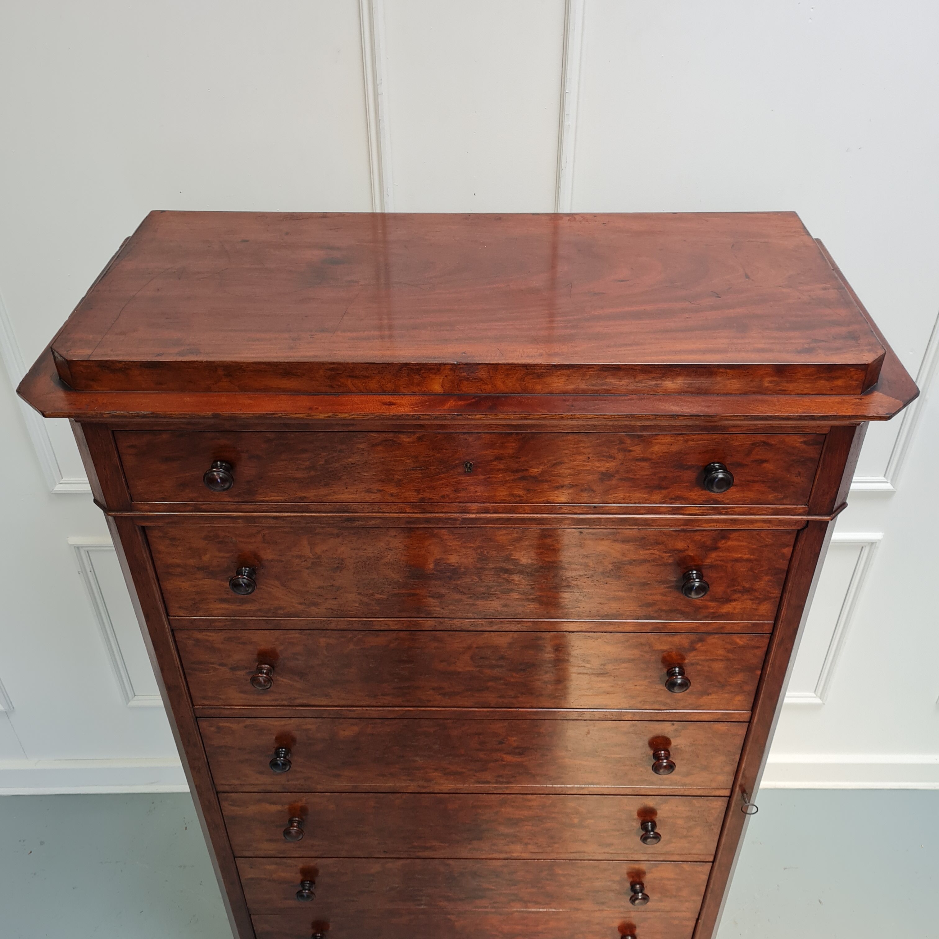 Chest of drawers