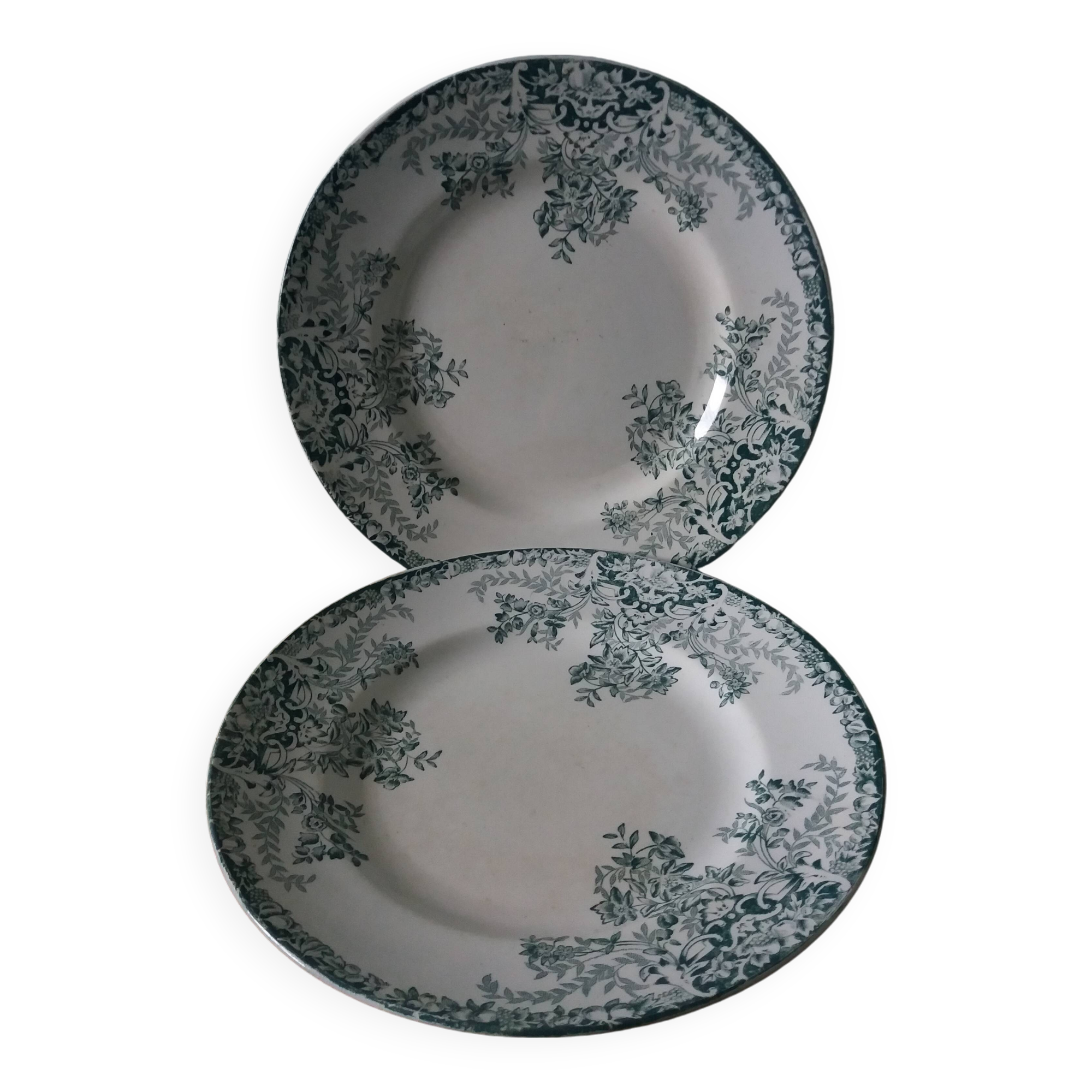 Set of 2 Lebacqz and Bouchart Saint Amand plates, early 20th century