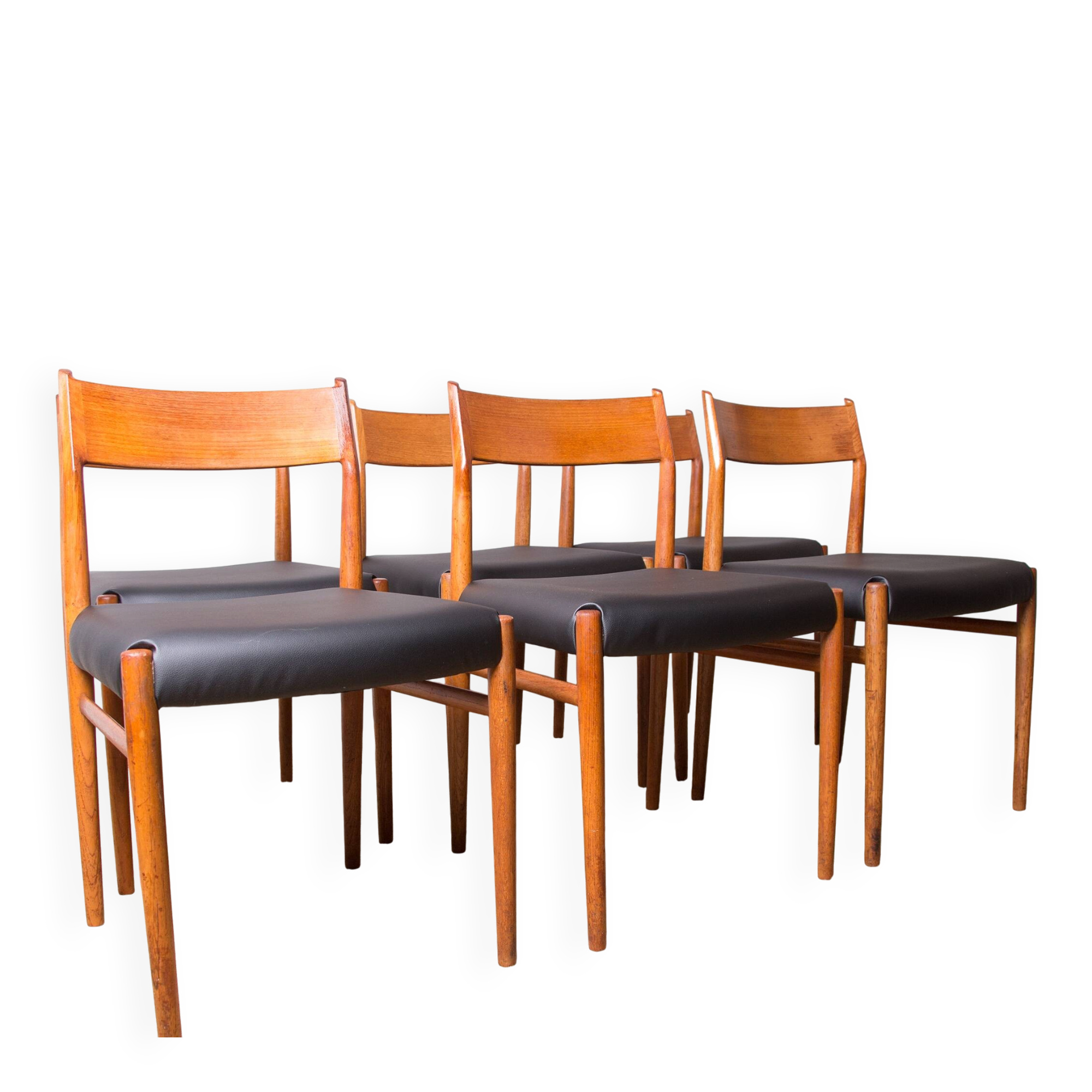 6 Danish chairs in teak and new skai, model 418 Arne Vodder 1960.