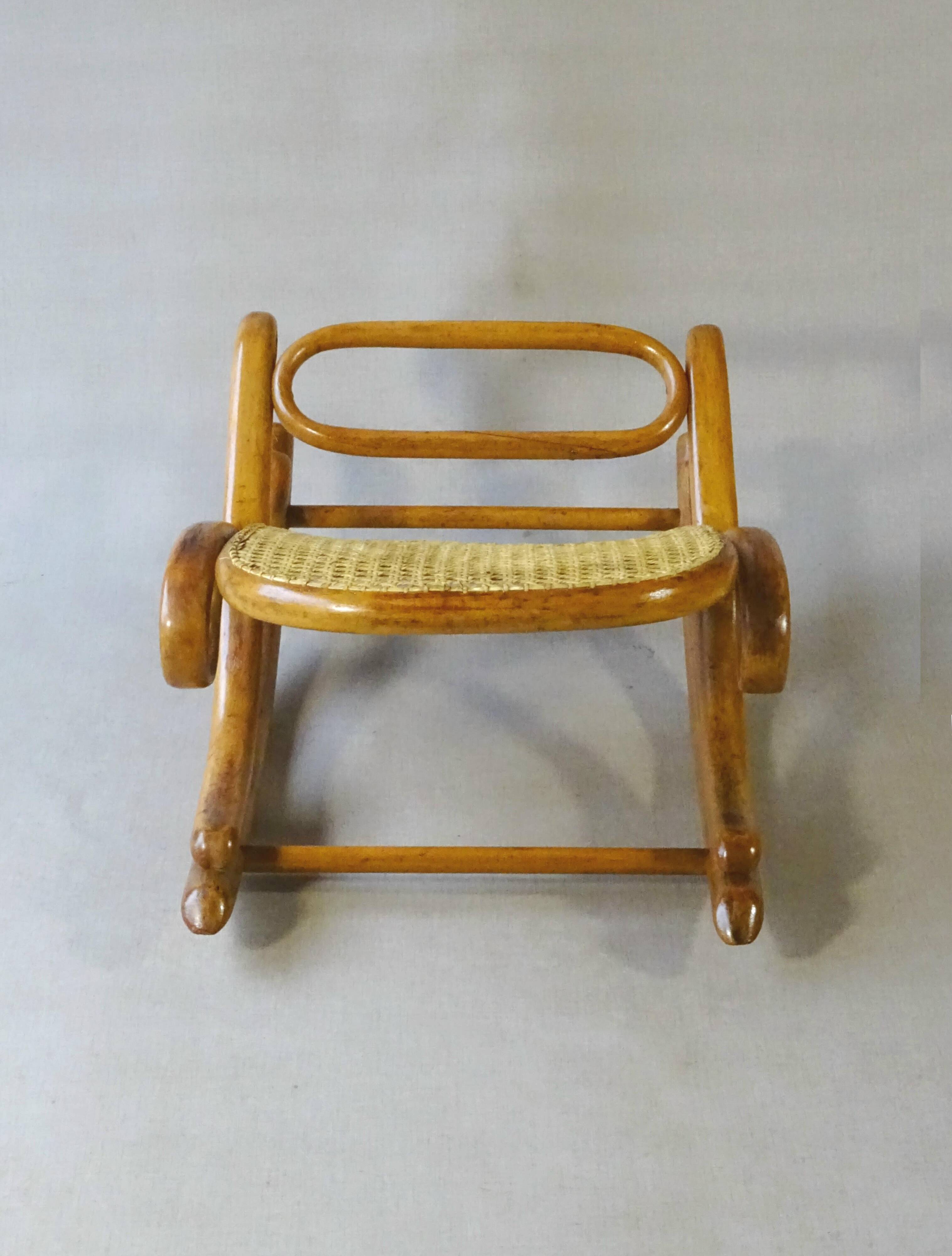 Footrest known as "Flaneuse" by Thonet, 1910 - Blond bentwood
