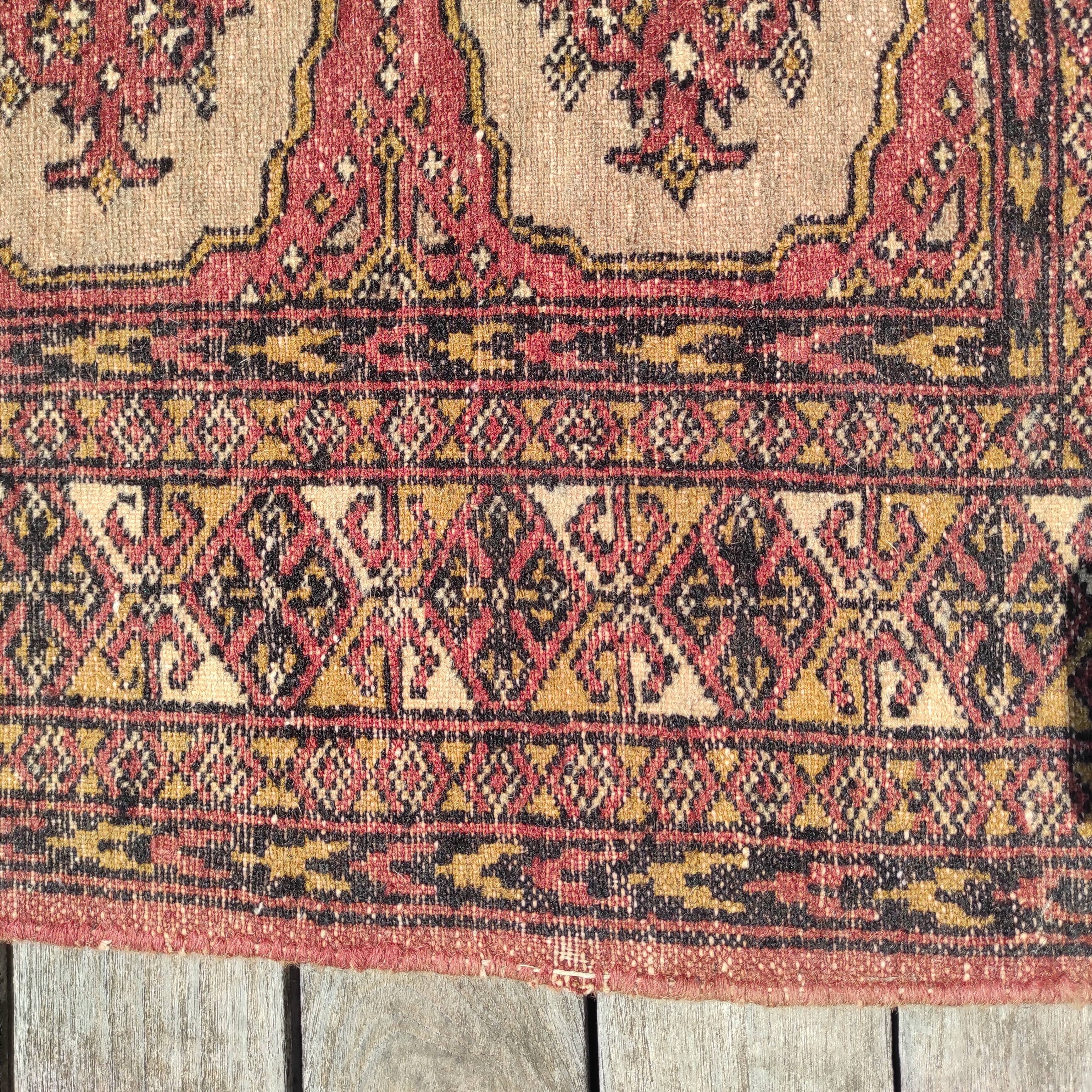 Old Persian carpet of 95 x 158 cm