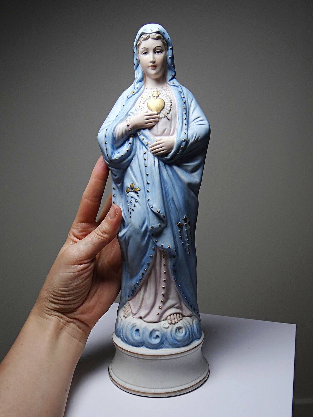 Grande Sainte Vierge au Sacré Coeur en biscuit polychrome ancienne