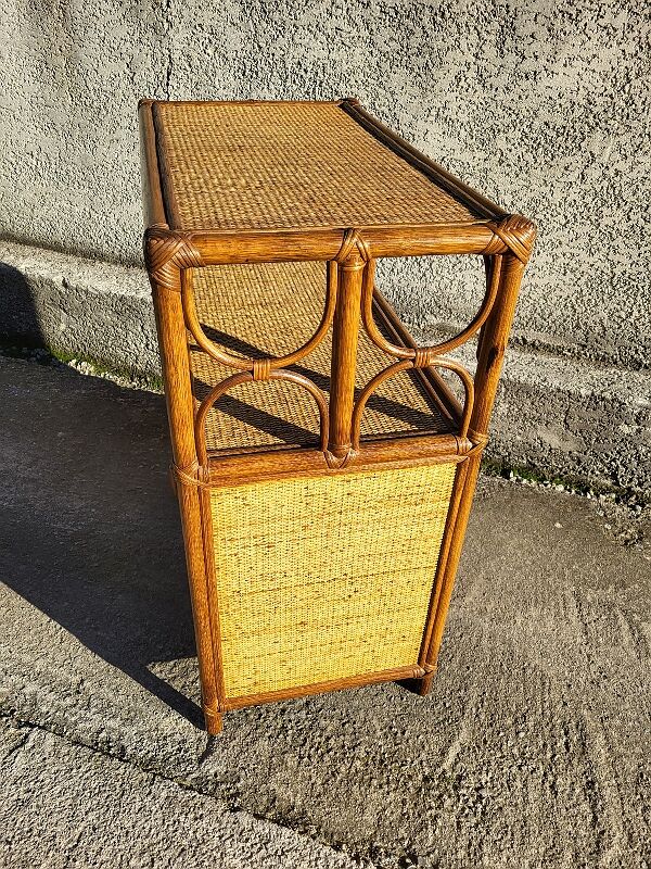 Floor floor 2 levels and 2 rattan doors