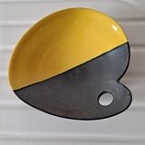 Yellow and black two-tone pocket cut Louviers