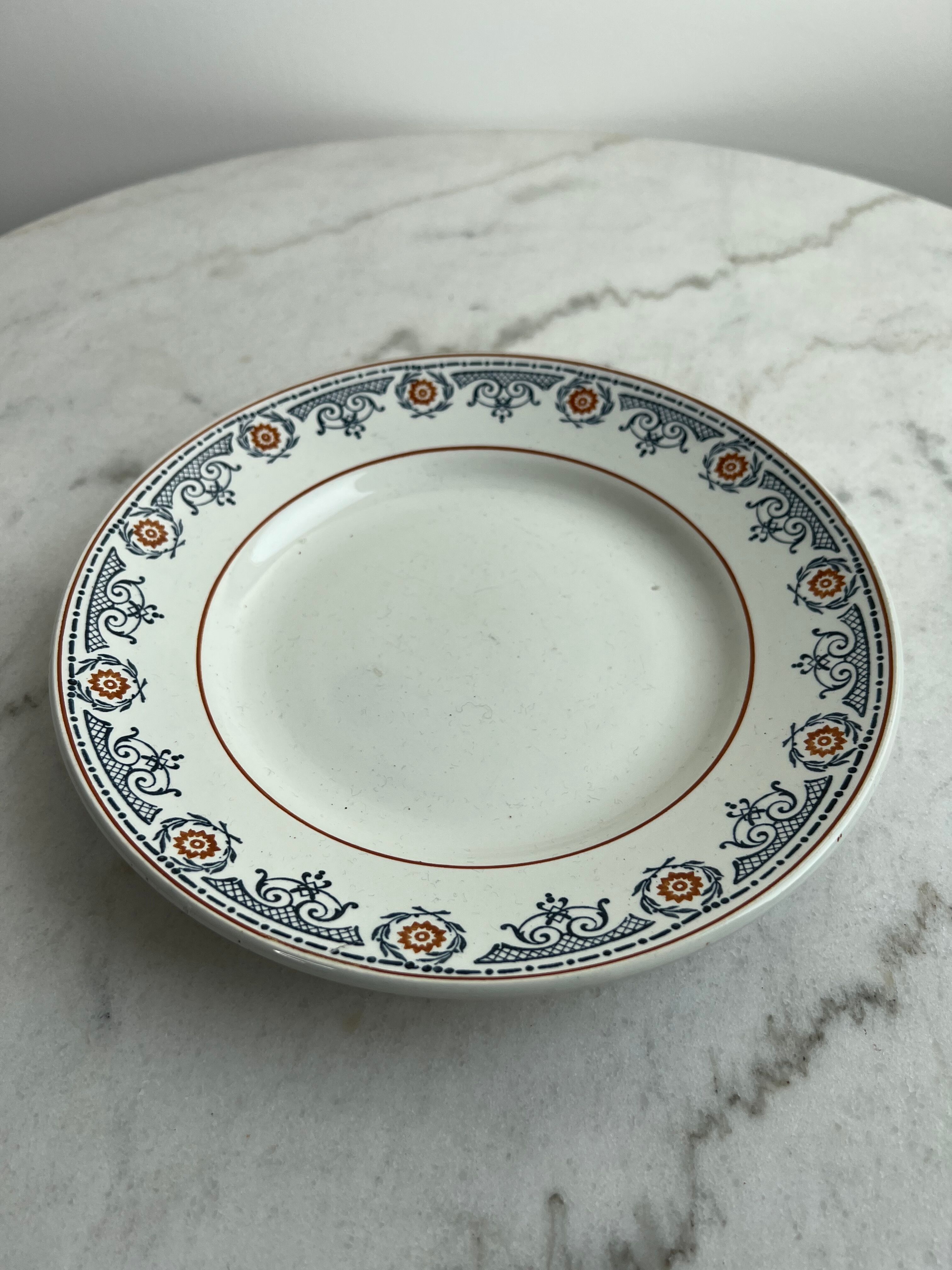 Flat plate Saint Amand