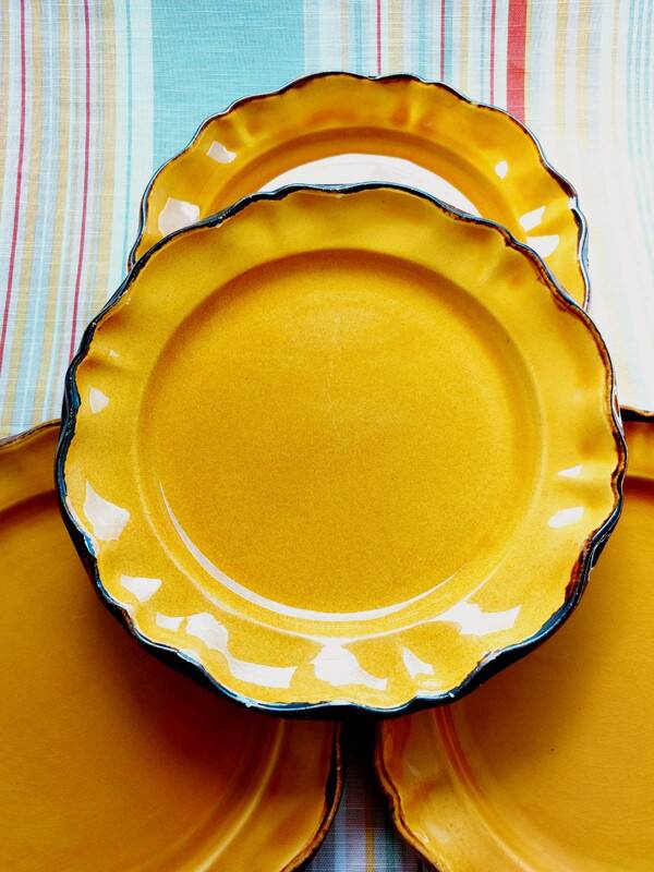4 dinner plates Les Faïences de Haute Provence