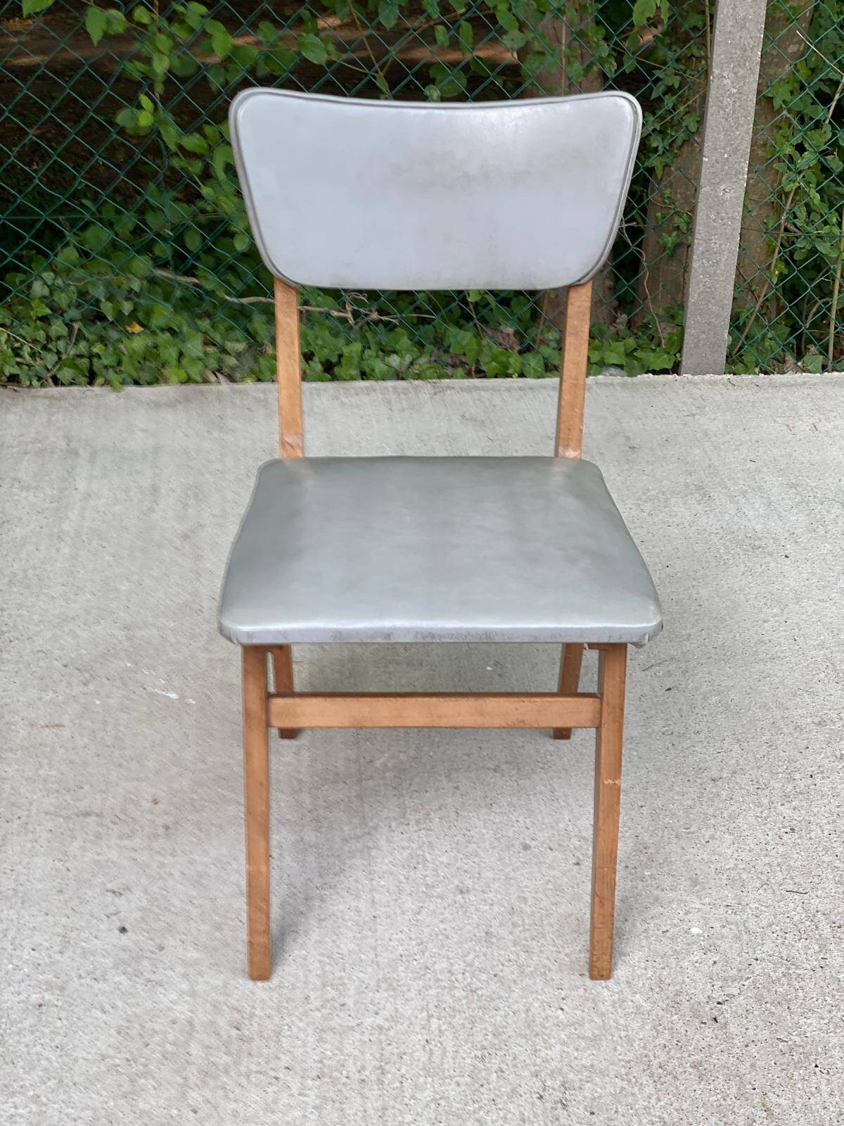 Scandinavian office chair in solid wood and gray skai leather