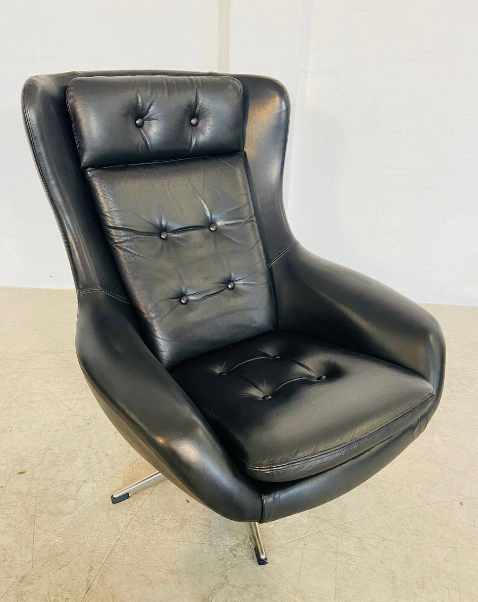 Vintage Danish mid-century black leather swivel chair, 1970s